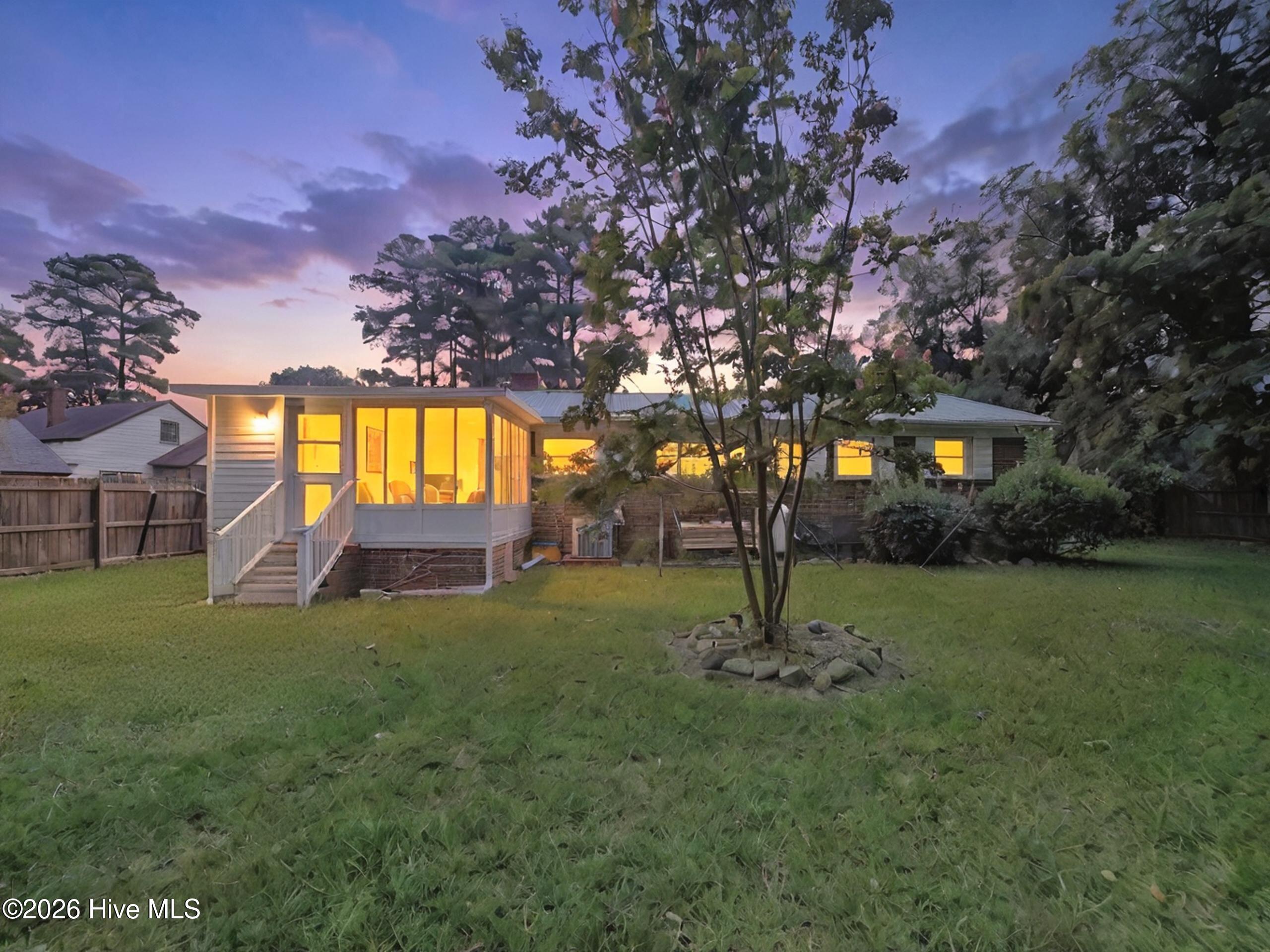1305 Crescent Drive Property Photo 4
