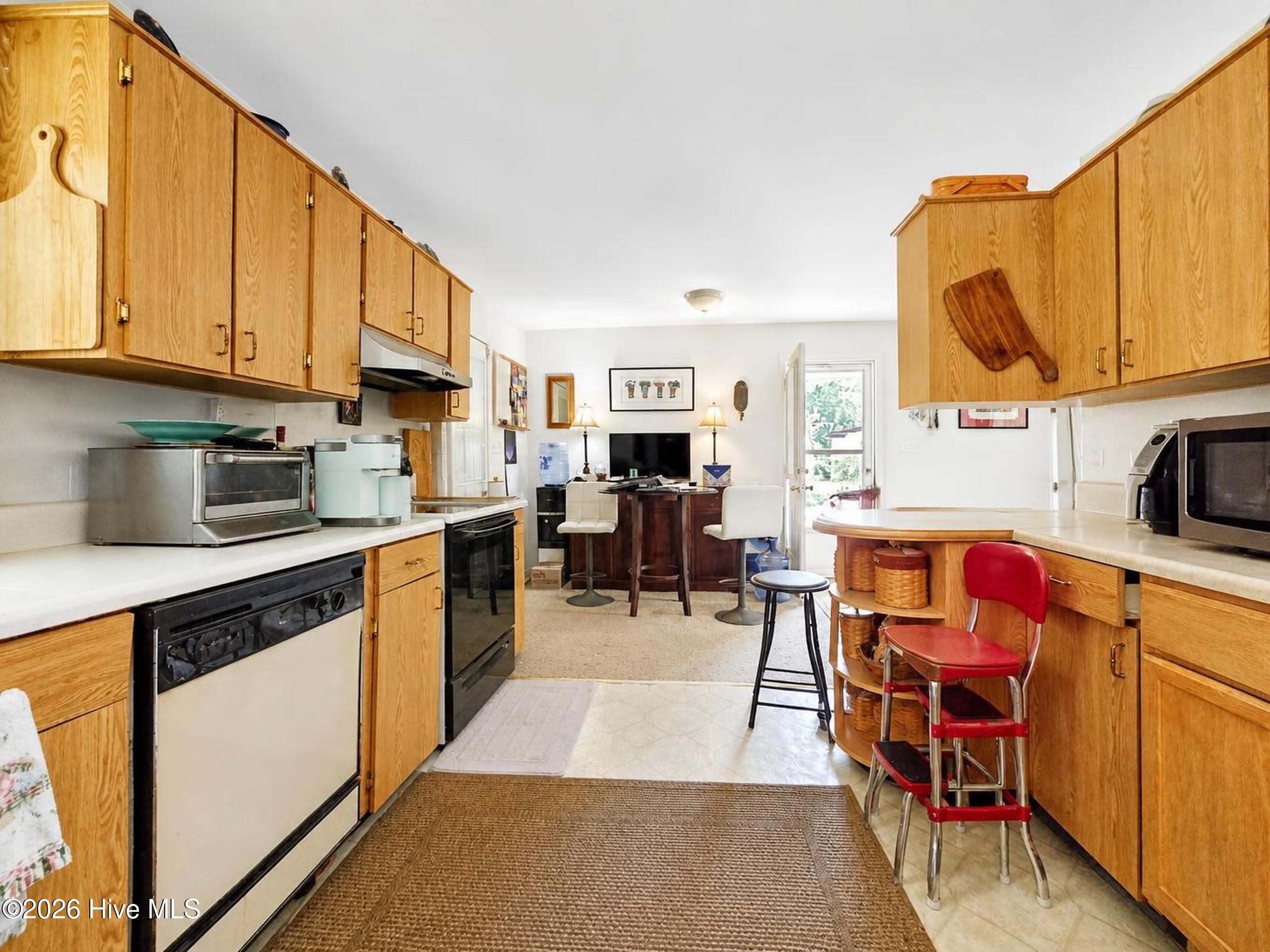 1305 Crescent Drive Property Photo 9