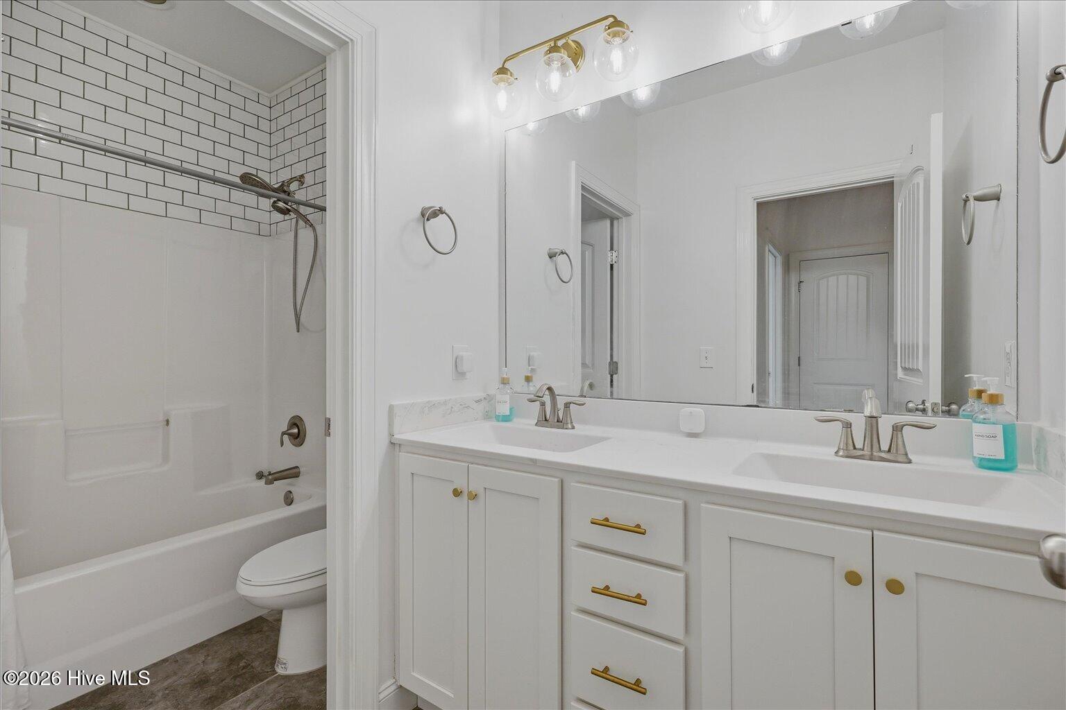 5008 Laurenbridge Lane Property Photo 36