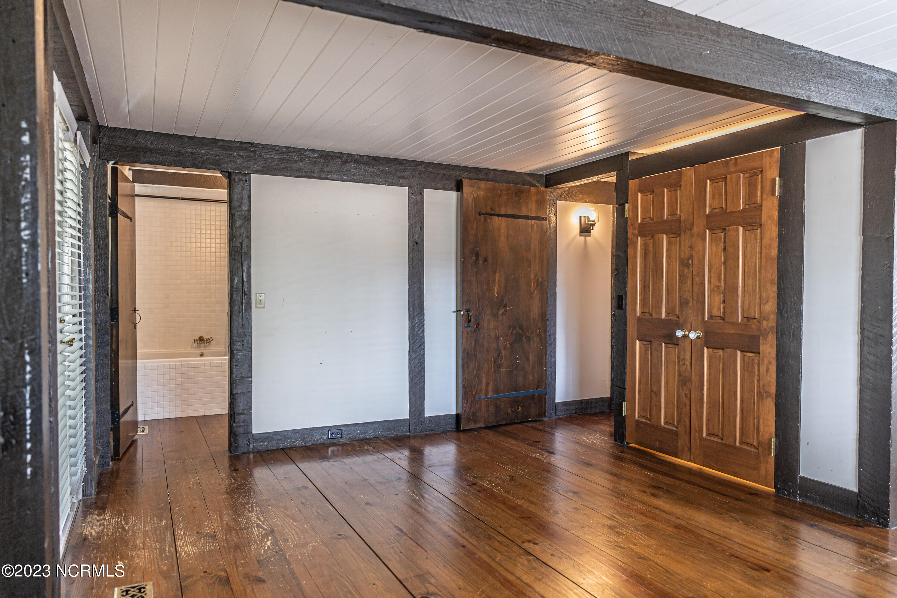 19 Shenecossett Lane Property Photo 13