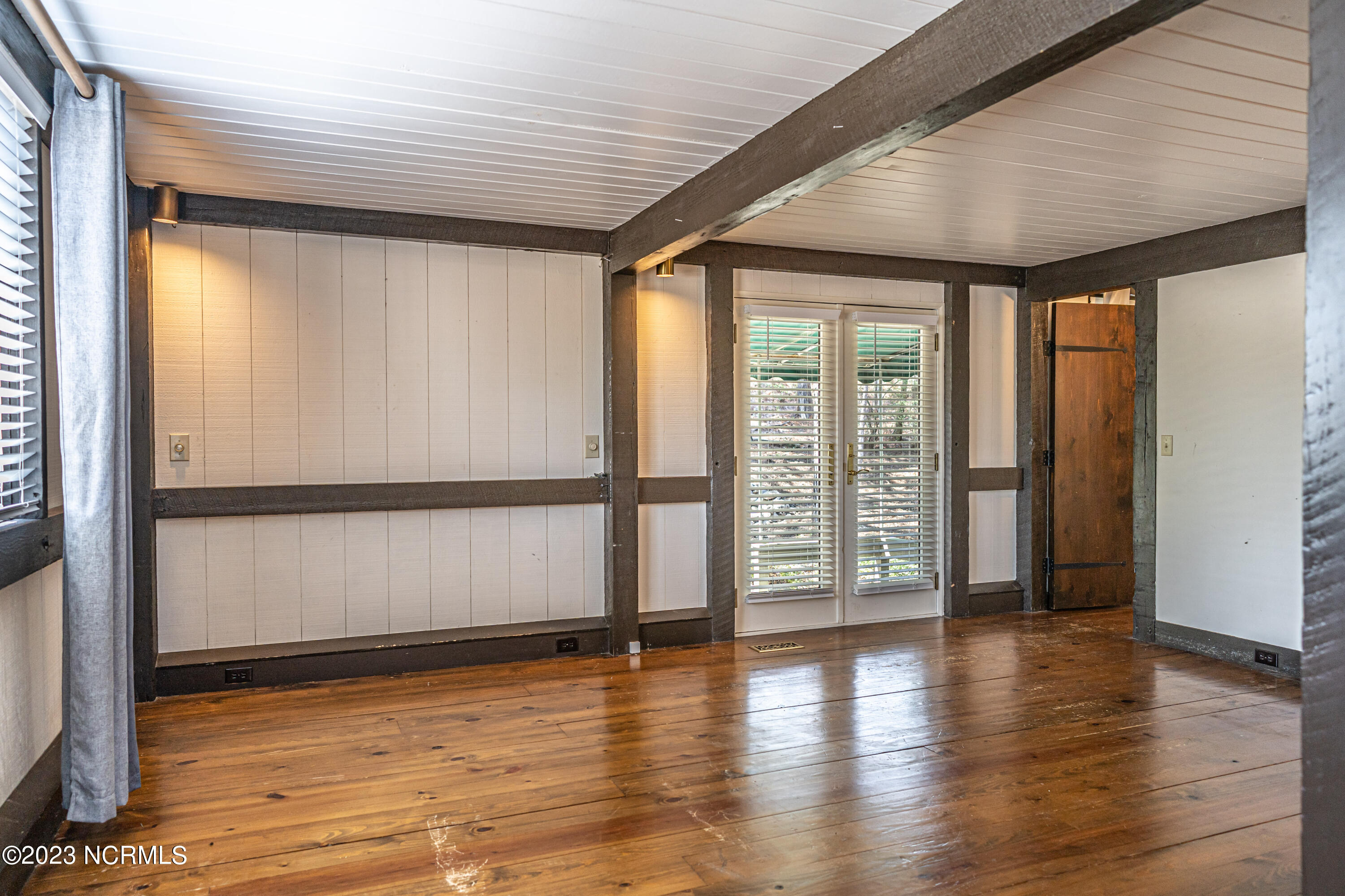 19 Shenecossett Lane Property Photo 14