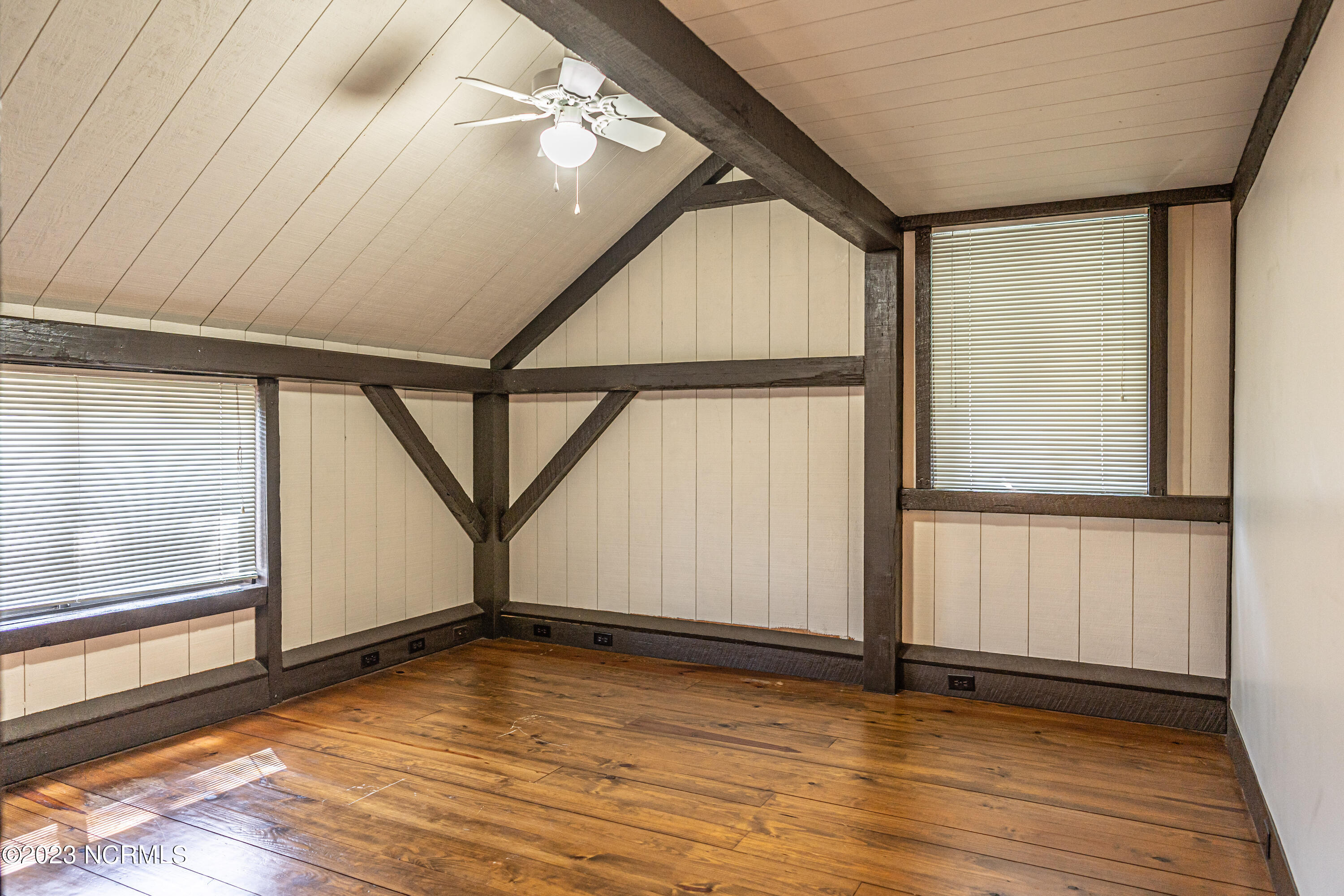 19 Shenecossett Lane Property Photo 20