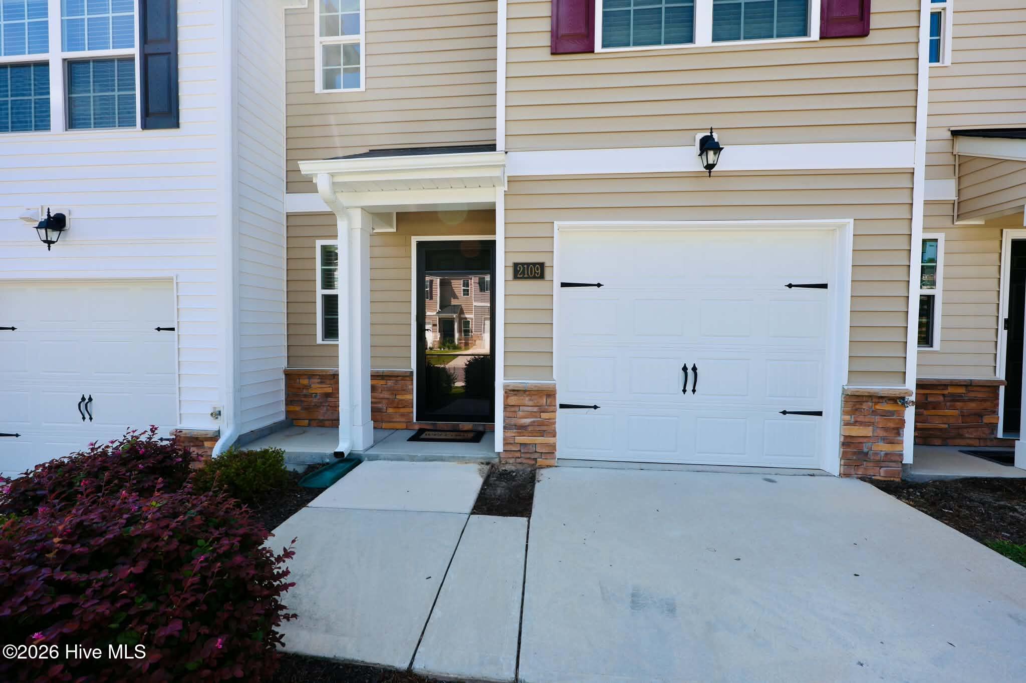 2109 Gracie Lane Property Photo 2
