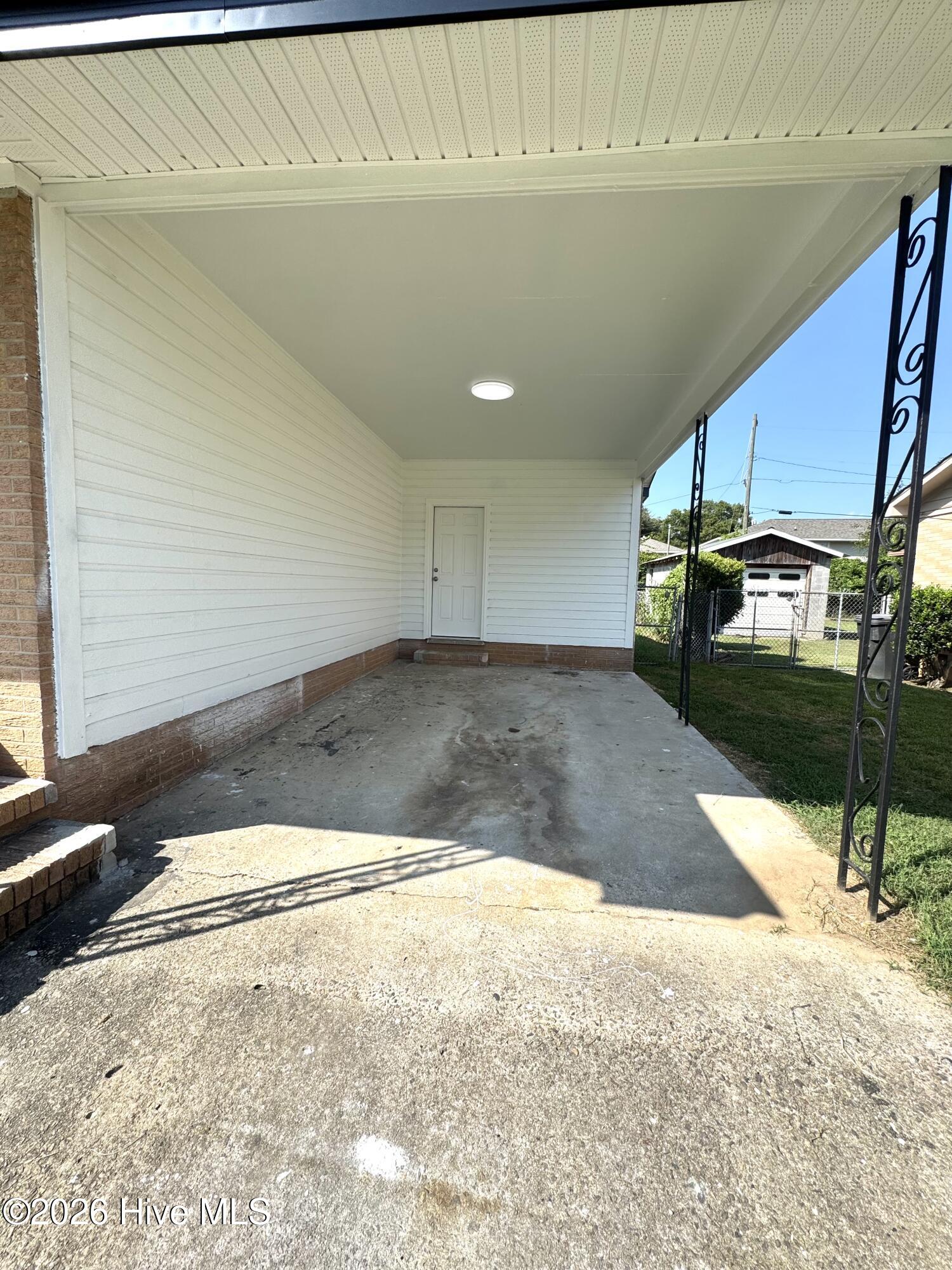 109 E Walker Street Property Photo 4