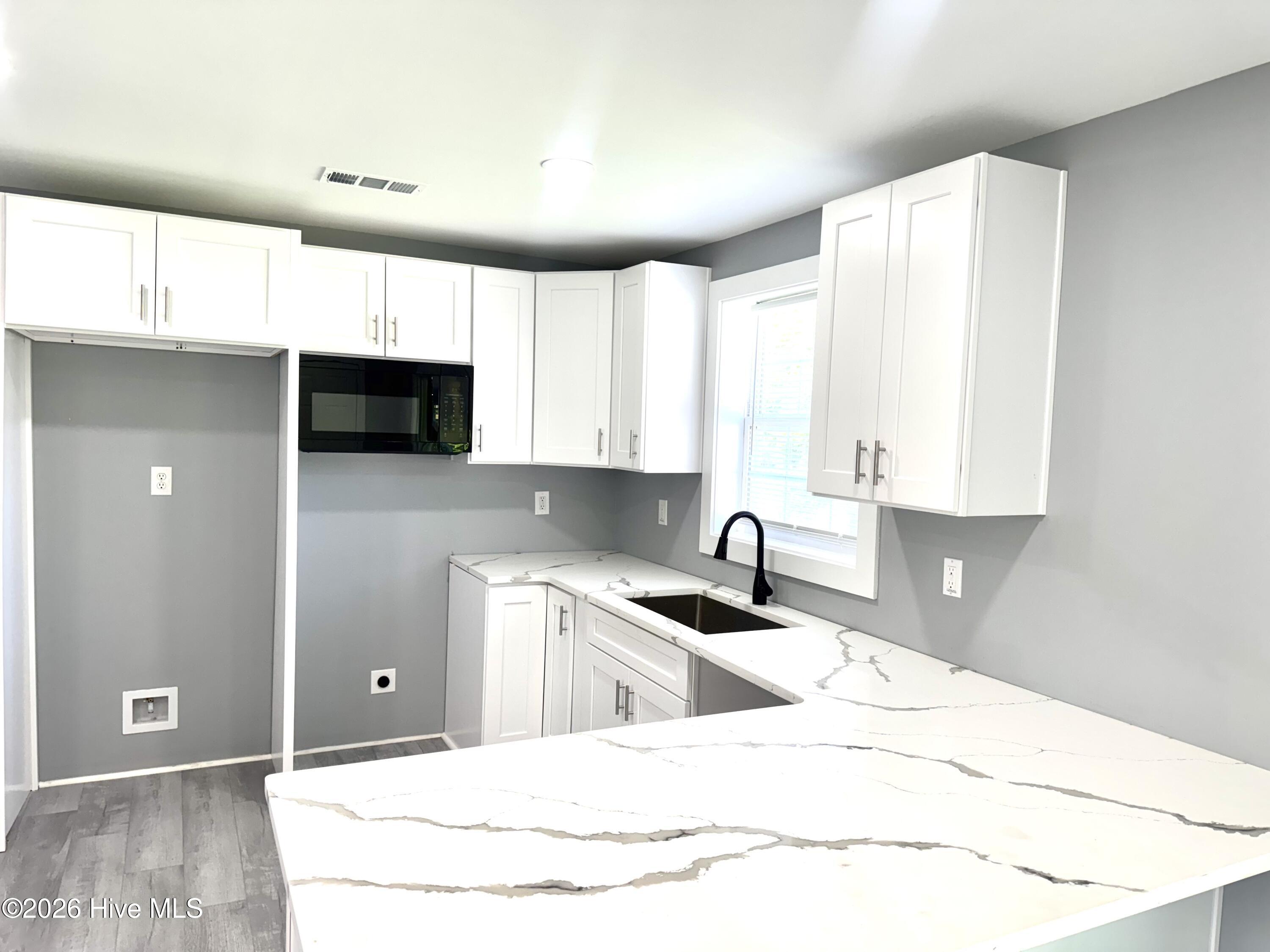 109 E Walker Street Property Photo 10