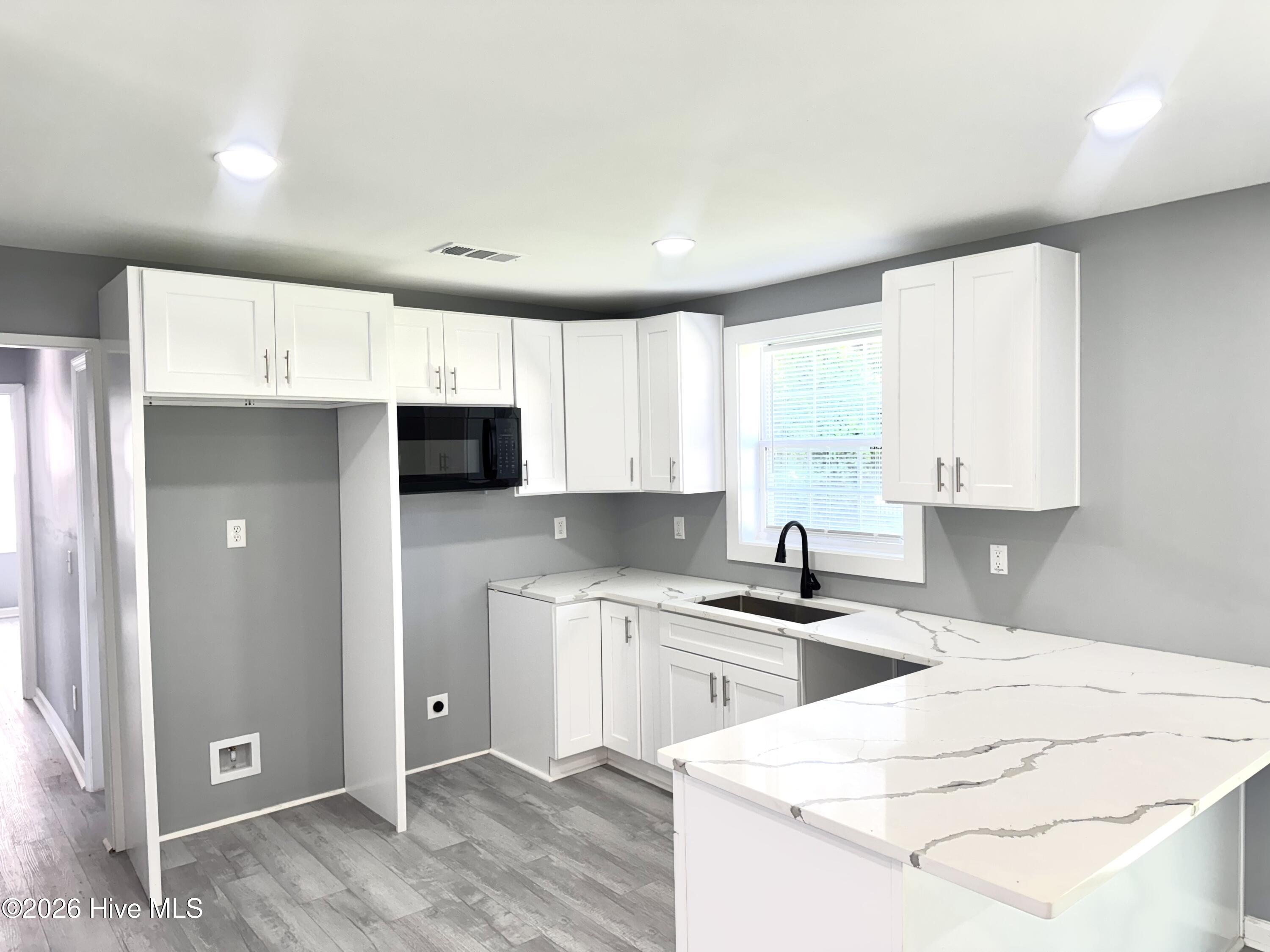 109 E Walker Street Property Photo 11