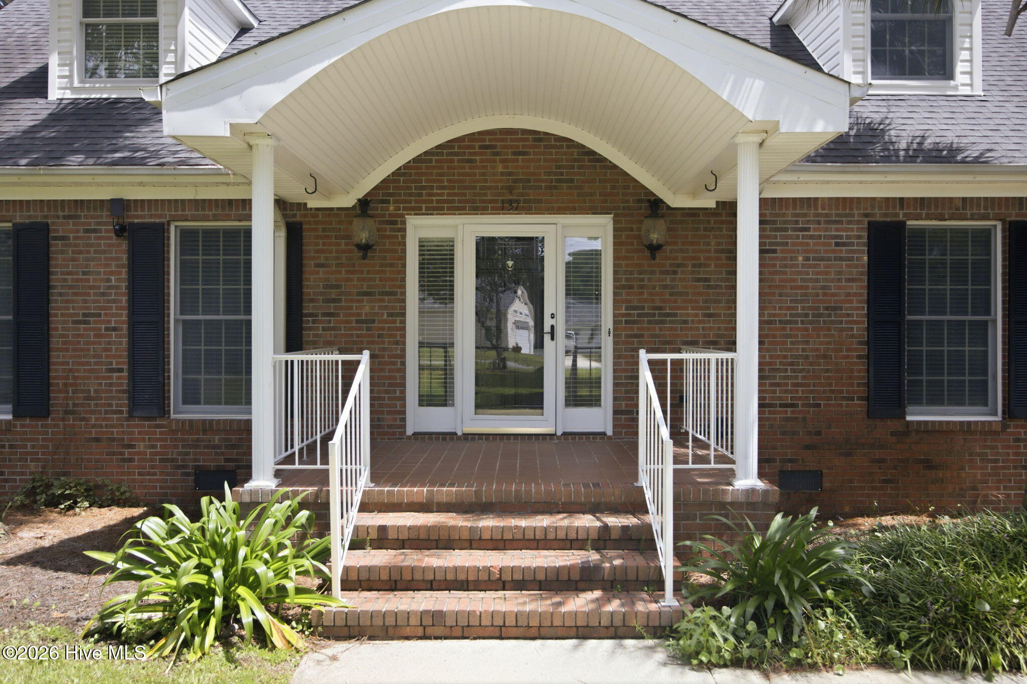 137 River Oaks Drive Property Photo 4