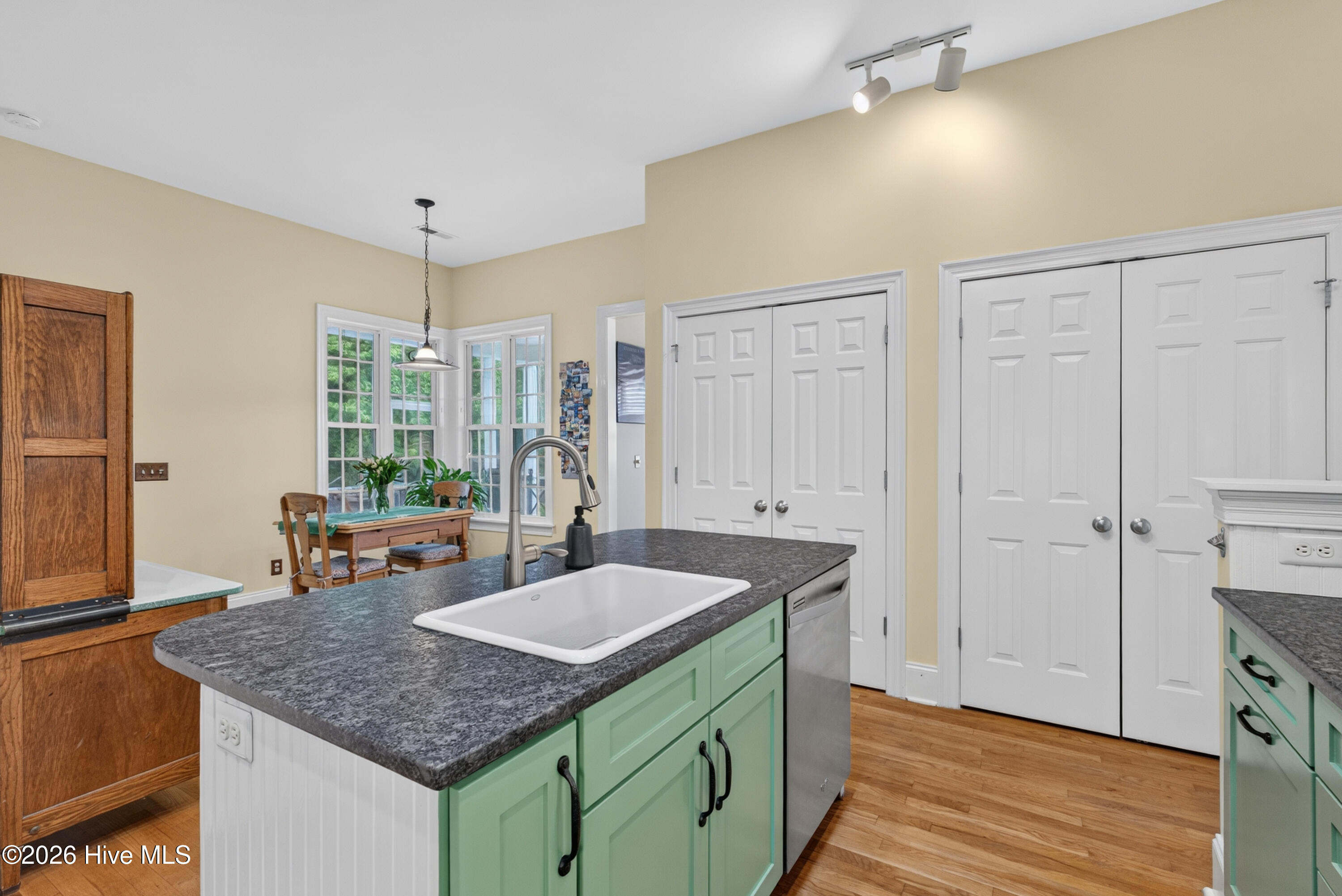 314 Bayfield Drive Property Photo 22