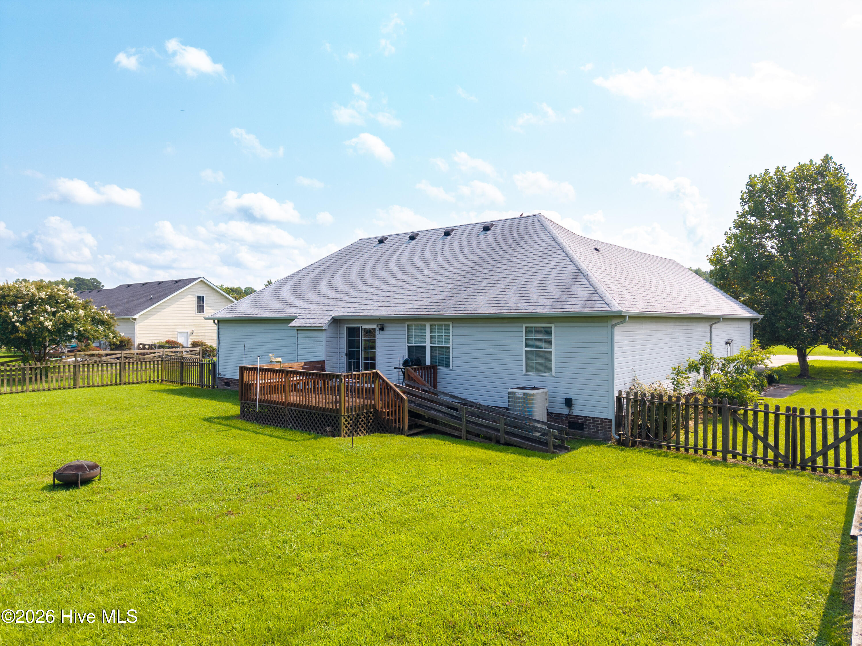 211 Smith Drive Property Photo 5