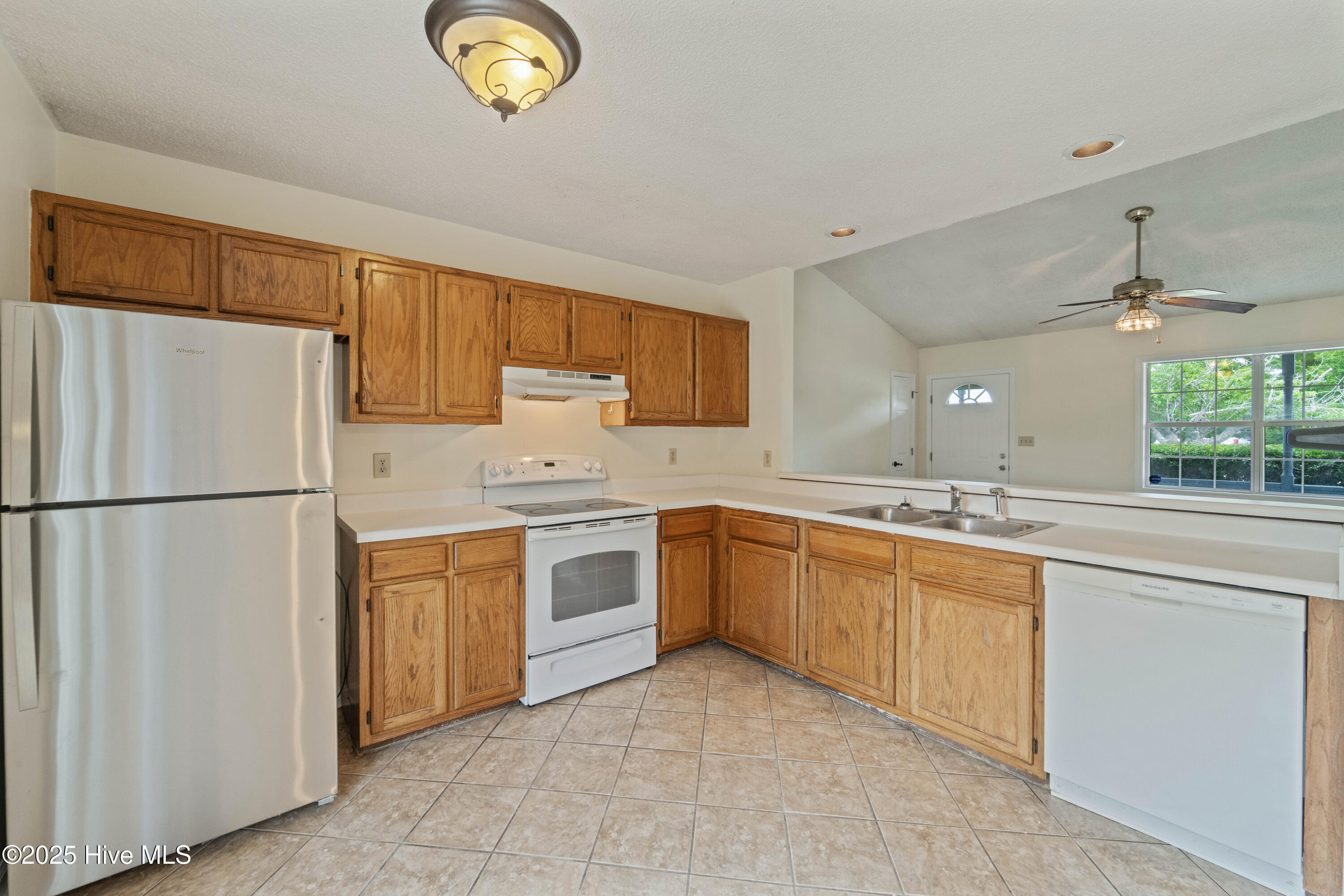502 Nutfield Drive Property Photo 6