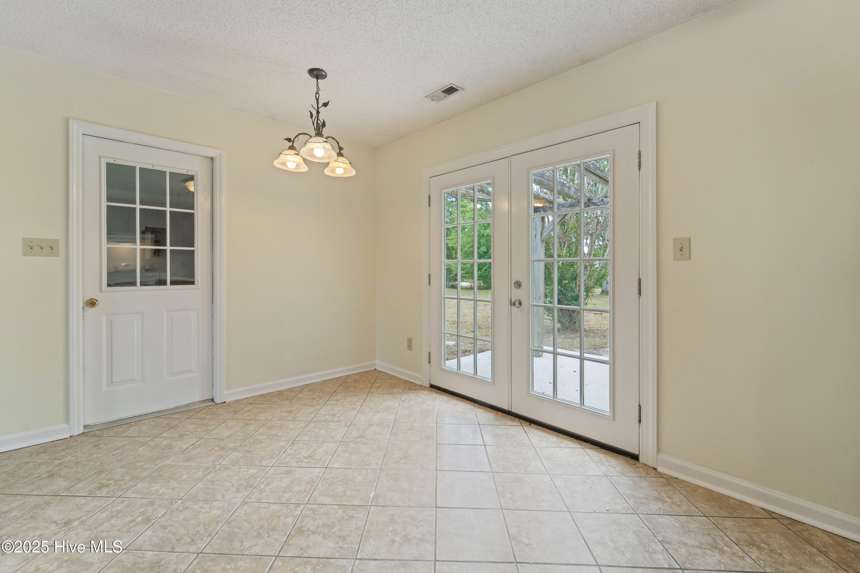 502 Nutfield Drive Property Photo 7