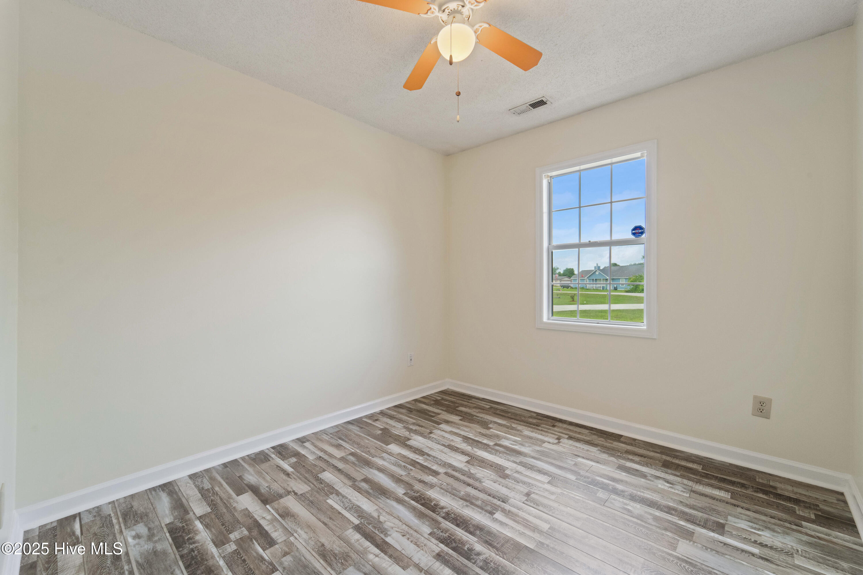 502 Nutfield Drive Property Photo 11
