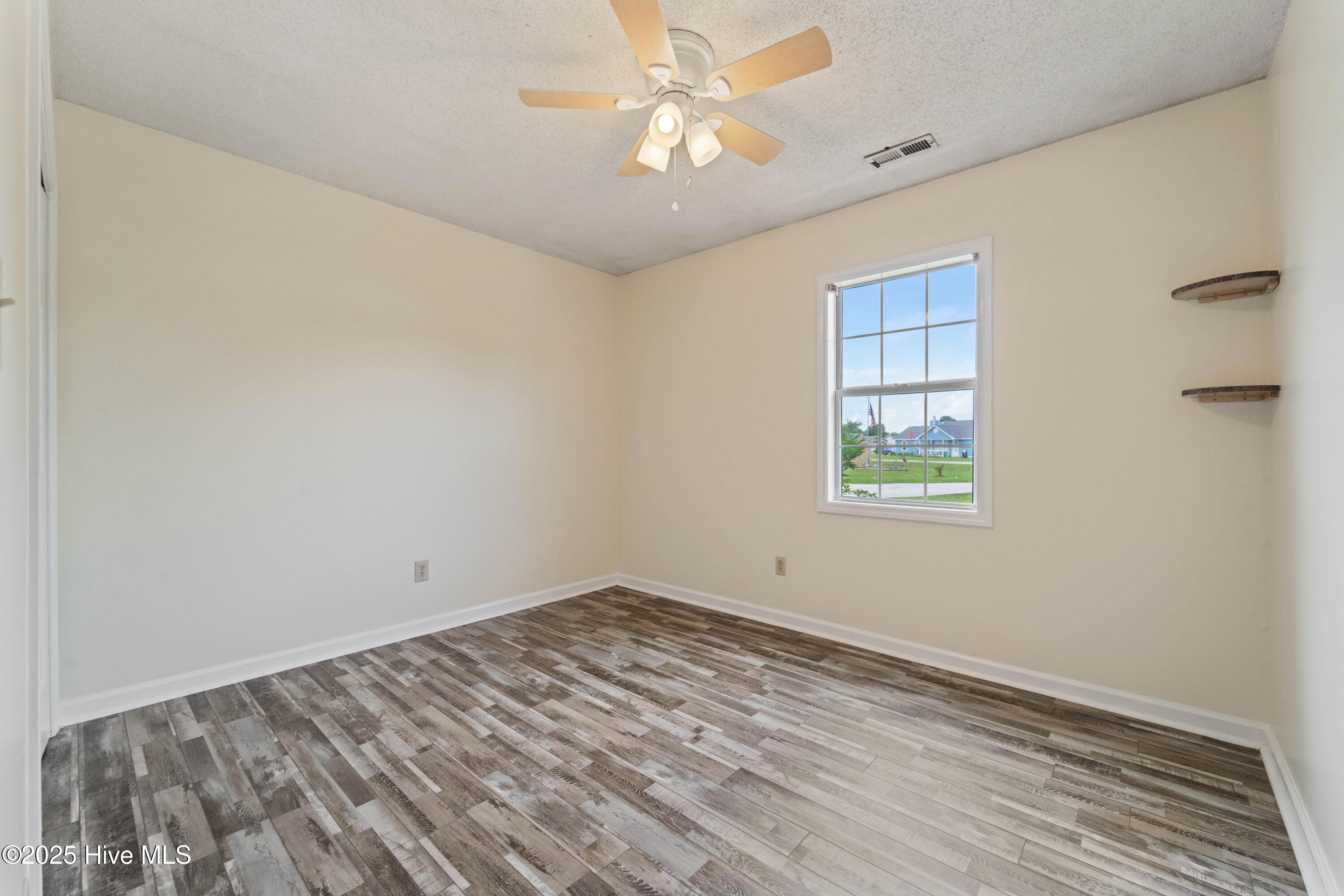502 Nutfield Drive Property Photo 13
