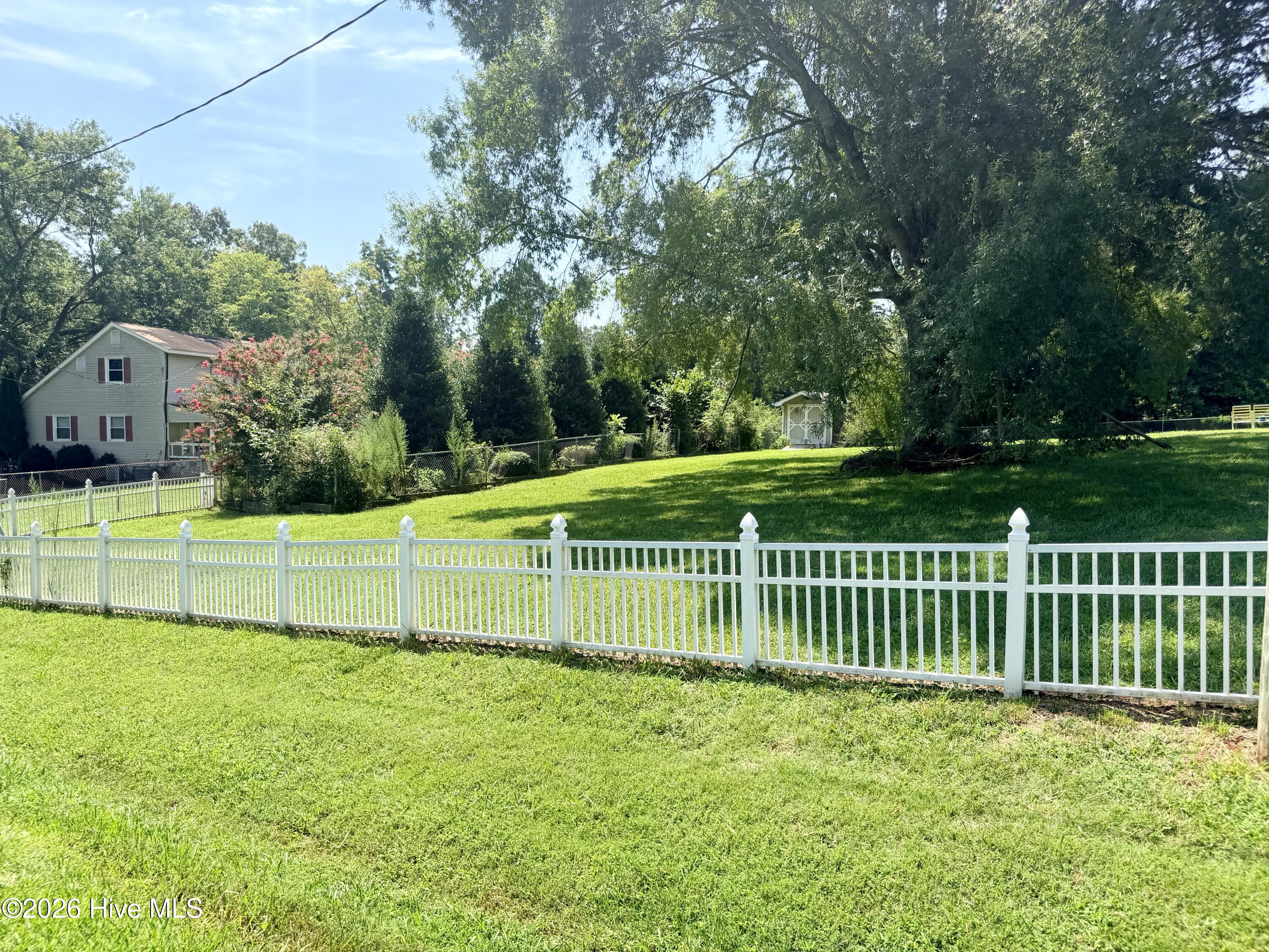 1070 W River Run Property Photo 4