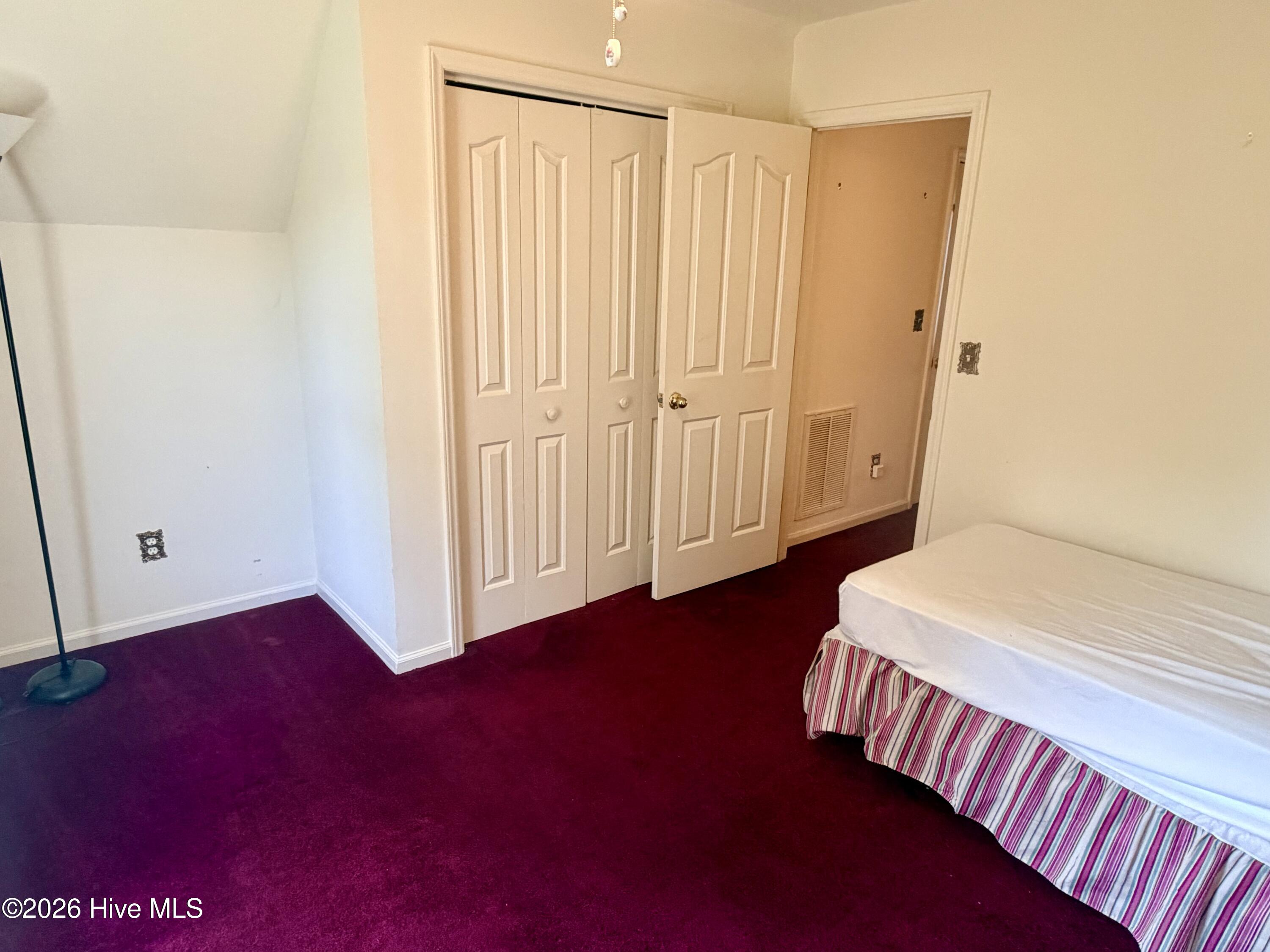 1070 W River Run Property Photo 21