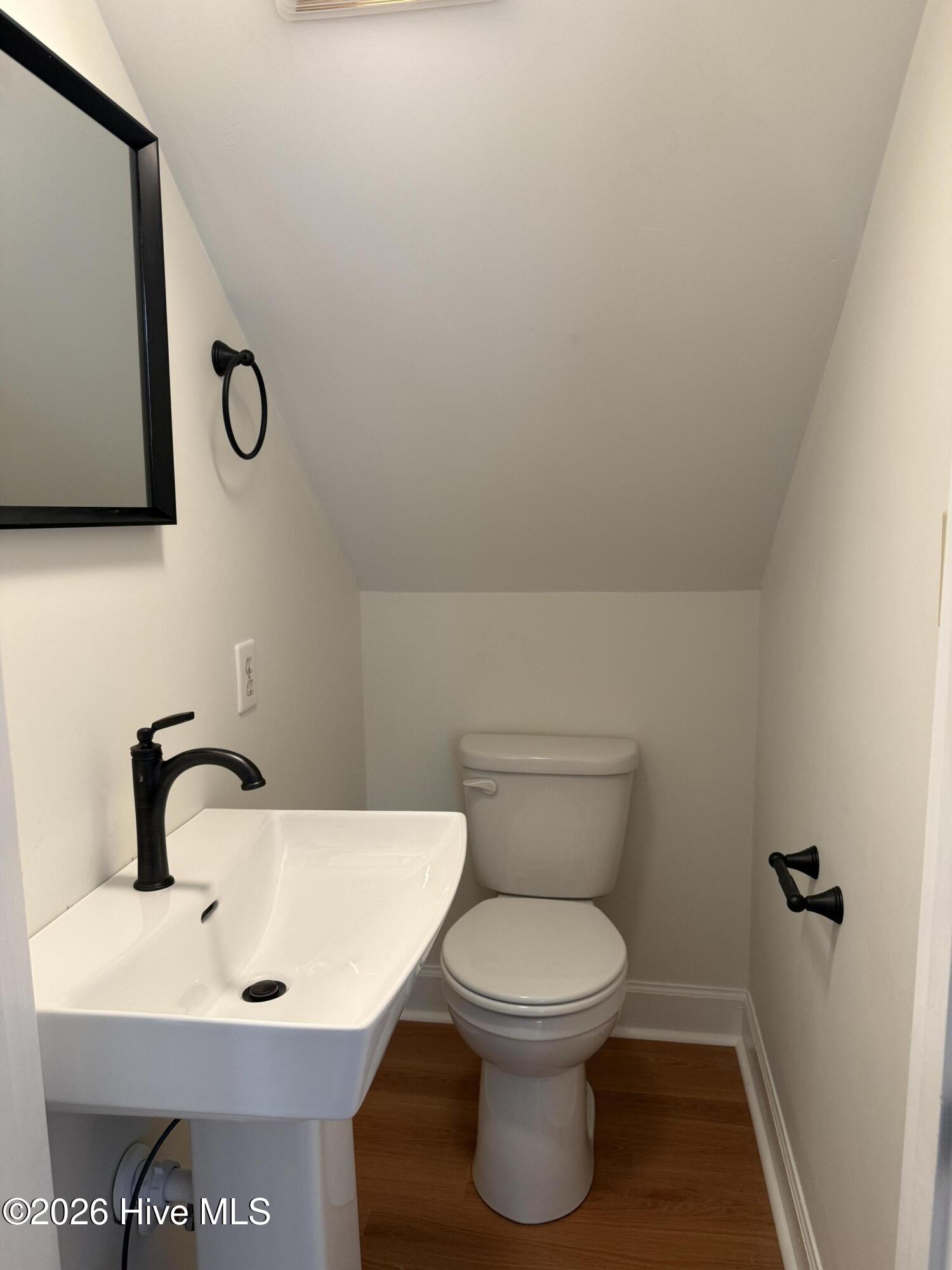 2207 Greenwich Lane Nw Property Photo 6
