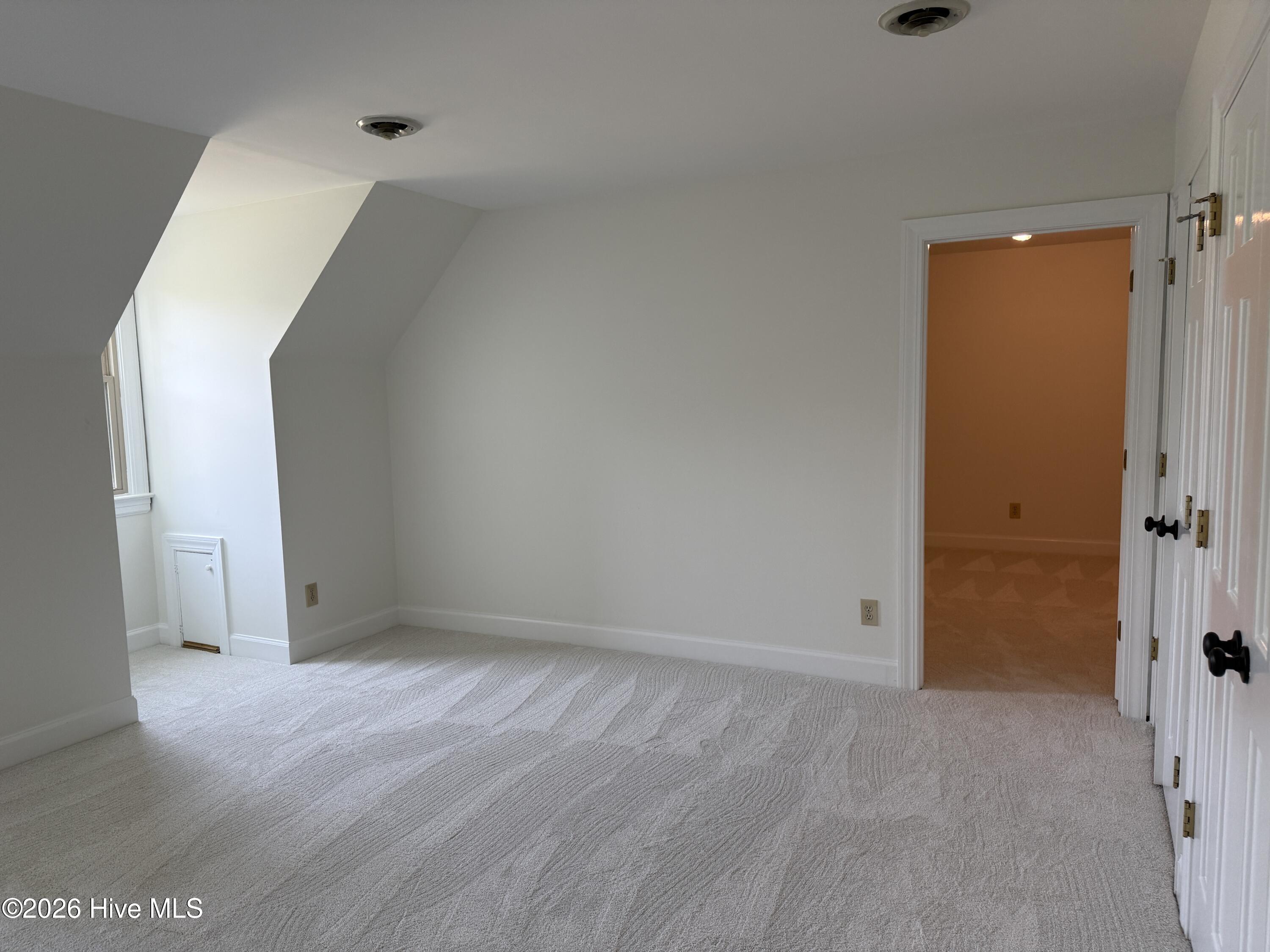2207 Greenwich Lane Nw Property Photo 8