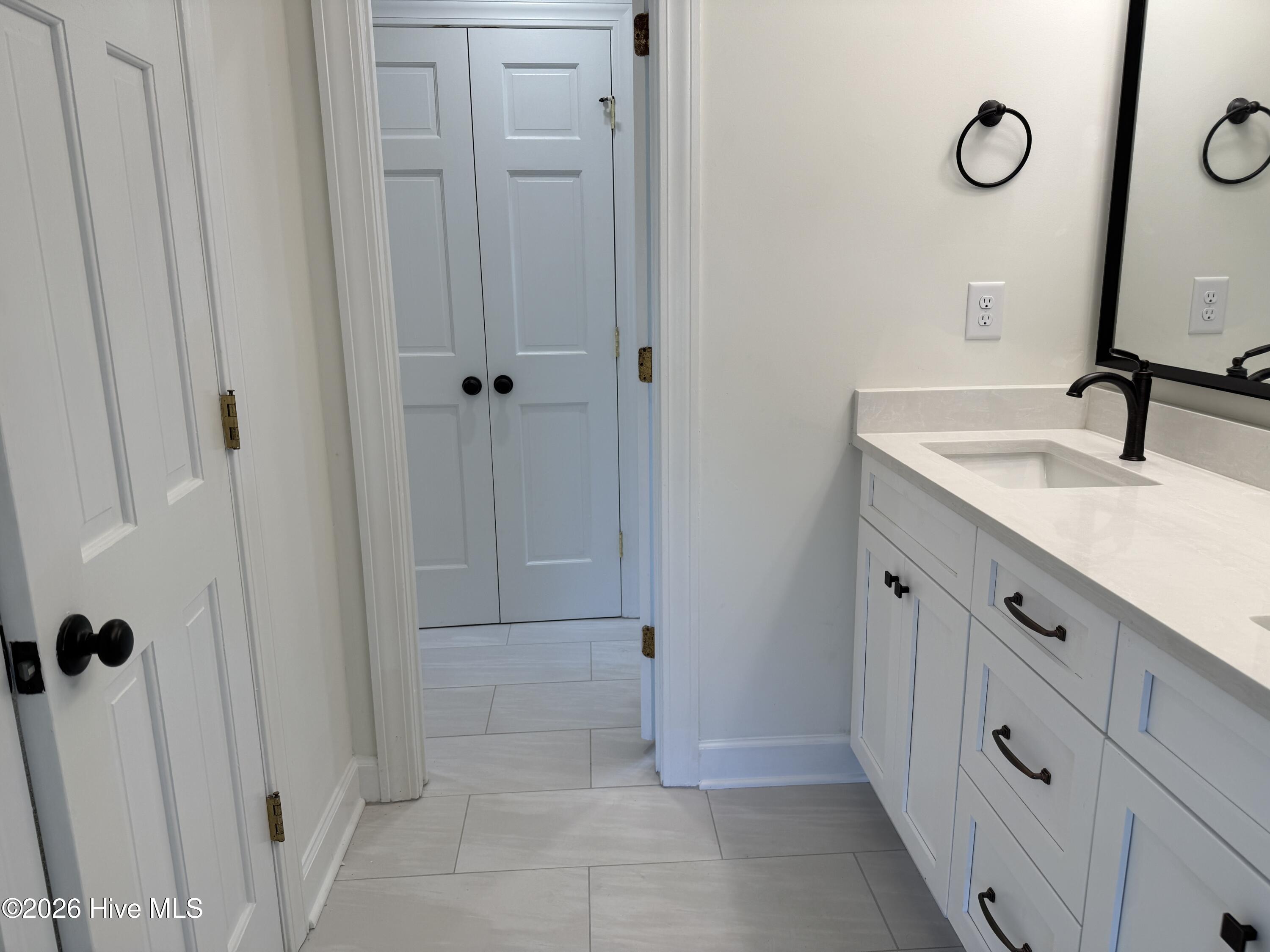 2207 Greenwich Lane Nw Property Photo 12