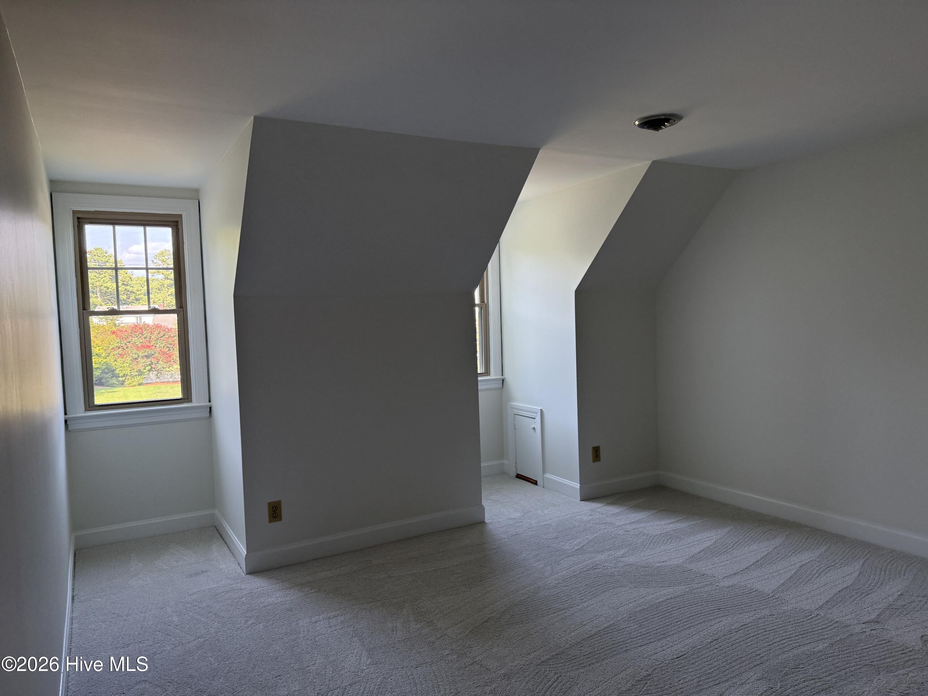 2207 Greenwich Lane Nw Property Photo 15