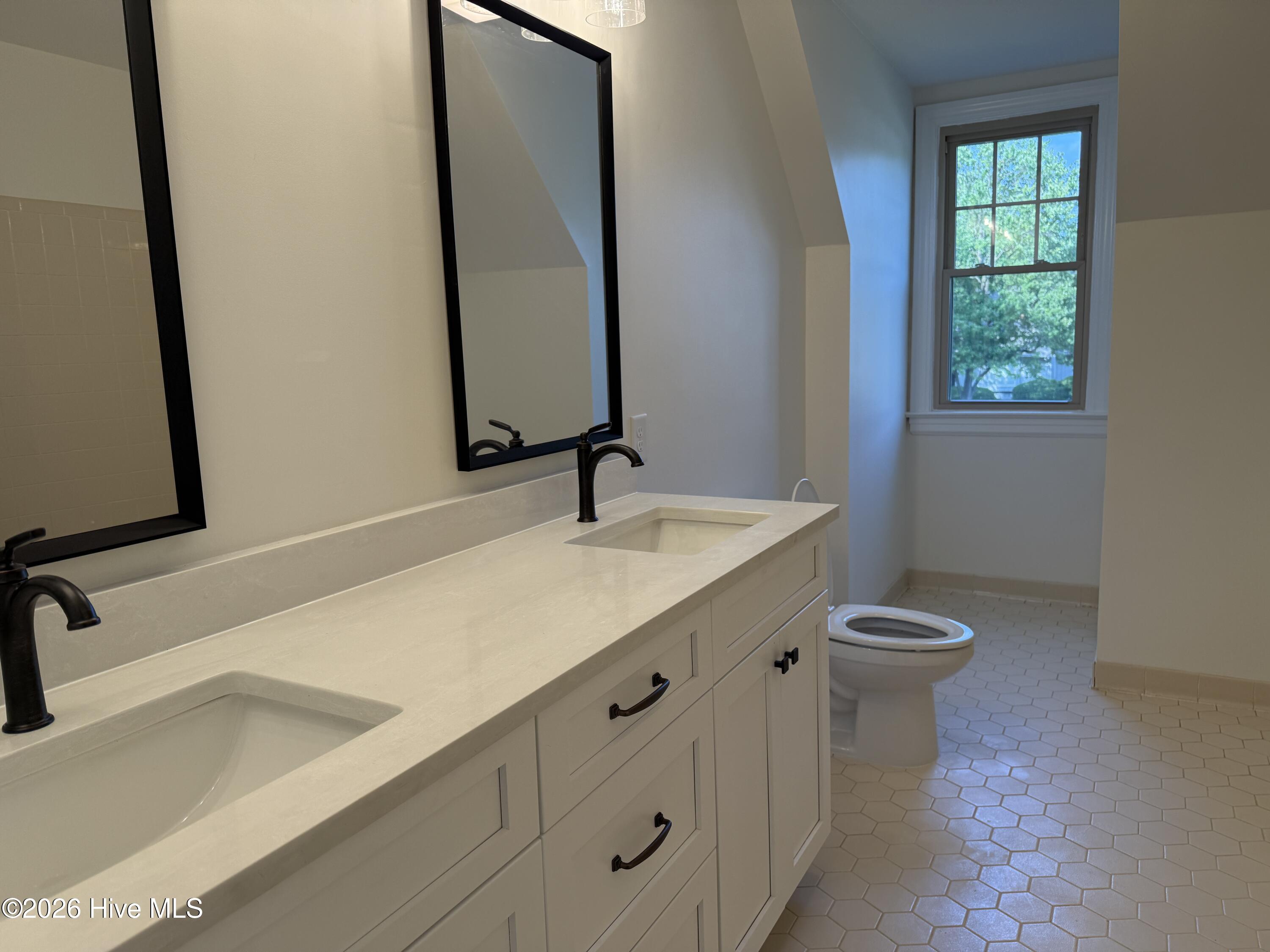 2207 Greenwich Lane Nw Property Photo 29