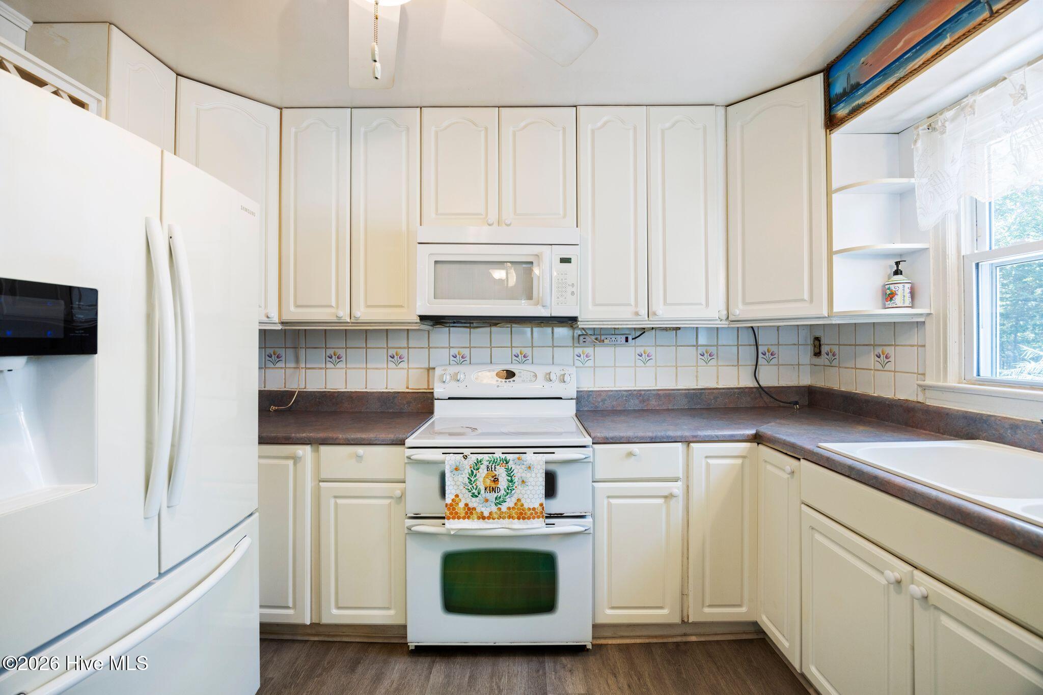 3701 E Oak Island Drive Property Photo 18