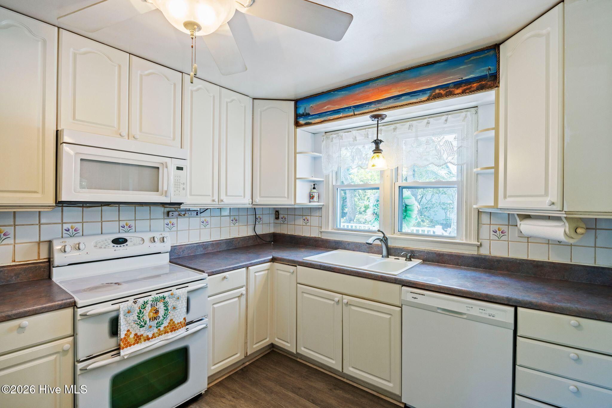 3701 E Oak Island Drive Property Photo 19