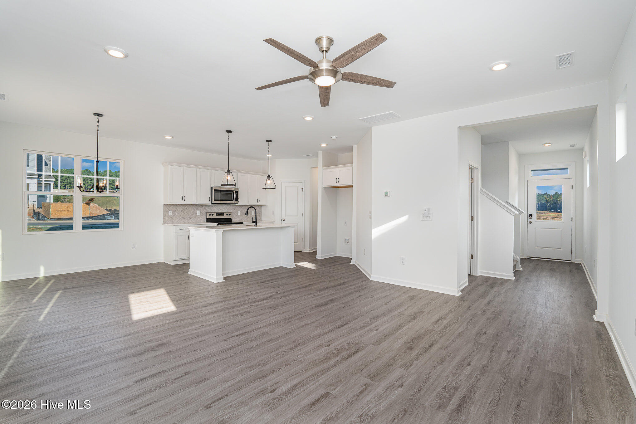 1620 King Street Property Photo 4