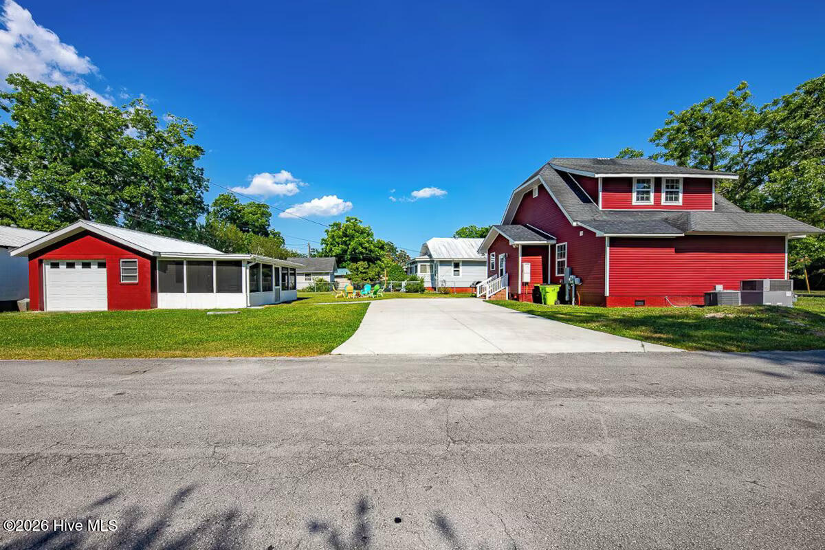 1422 Park Avenue Property Photo 3