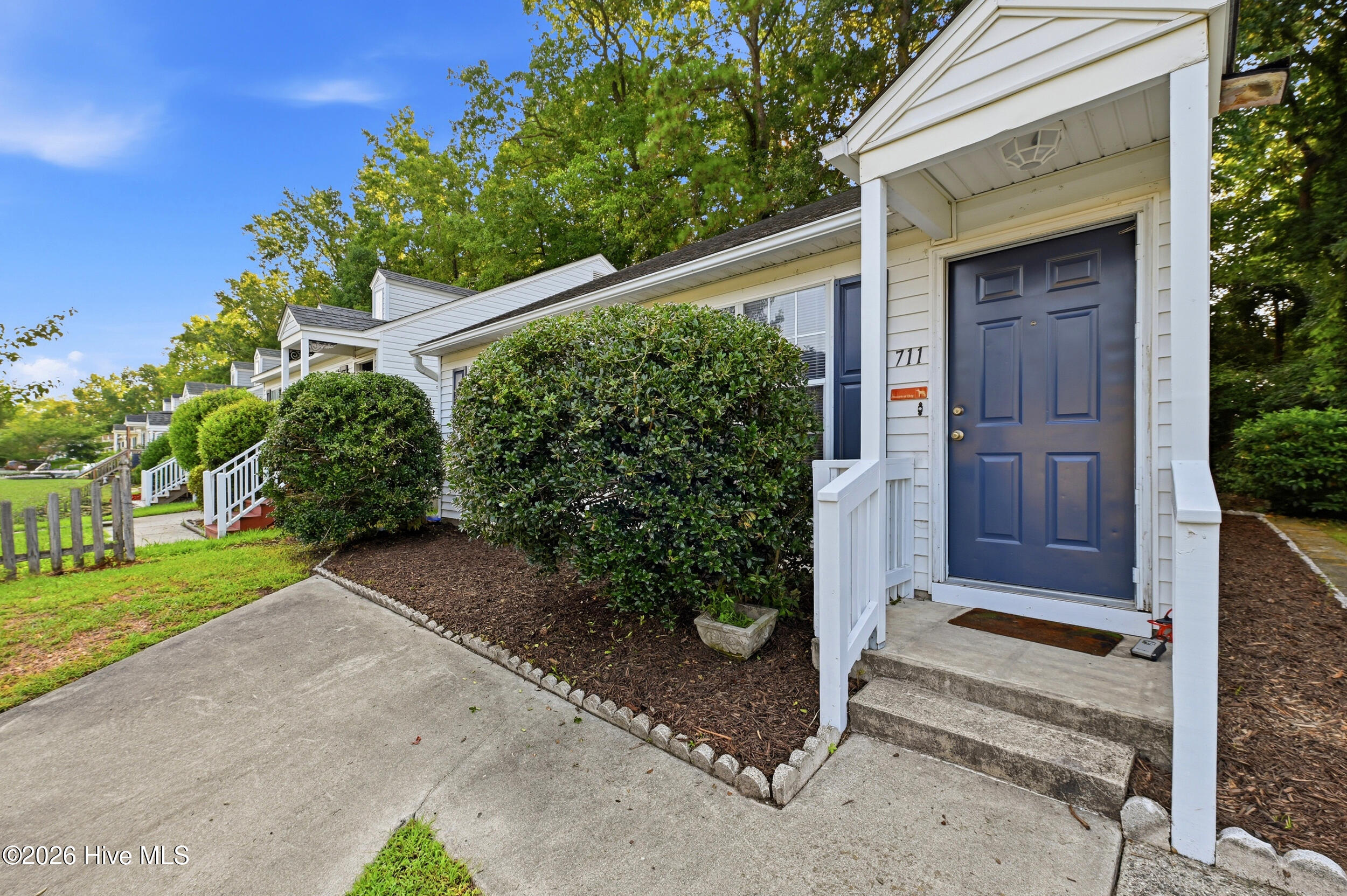 711 Varsity Drive Property Photo 4