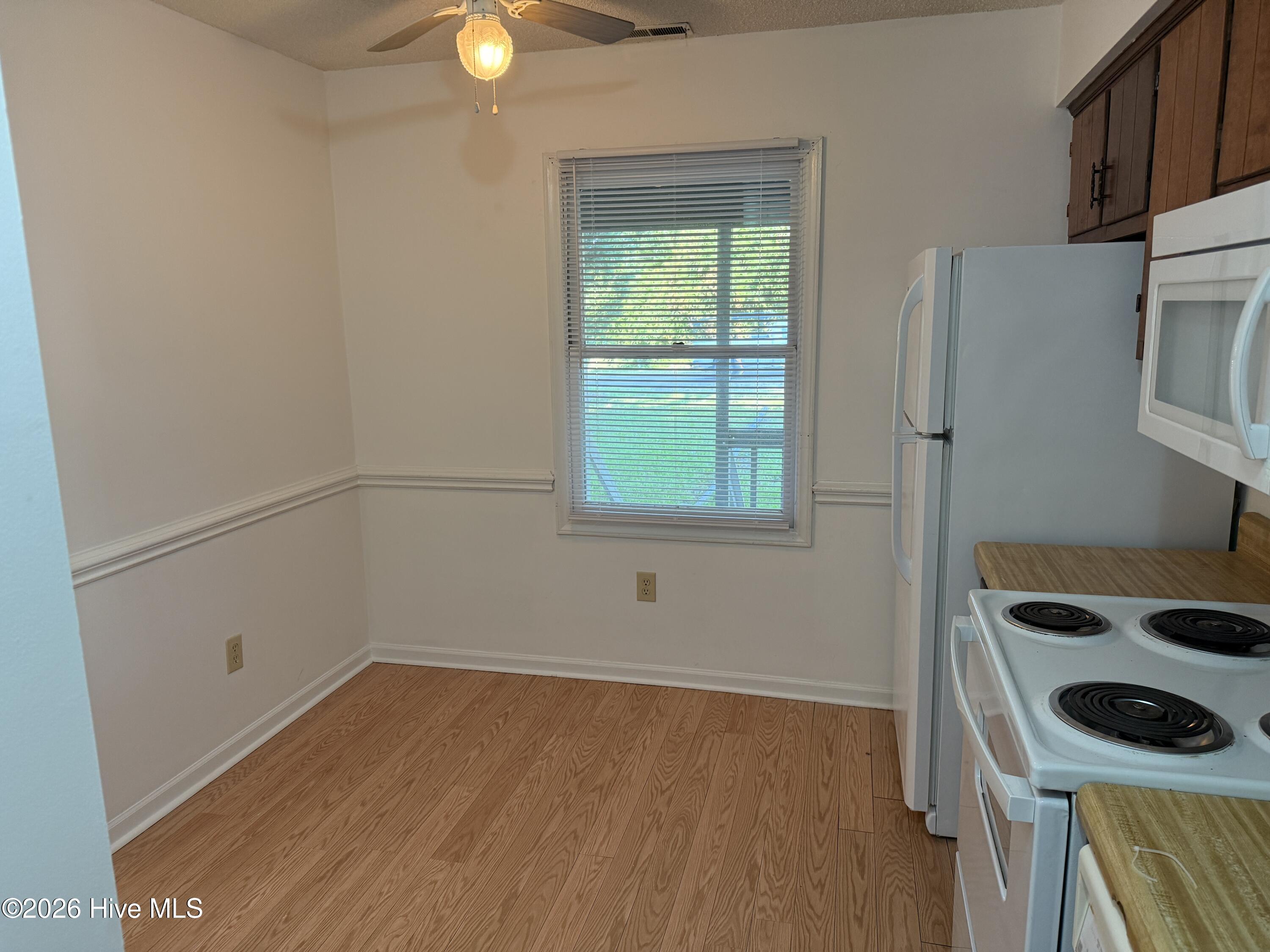 300 Lee Drive B Property Photo 8