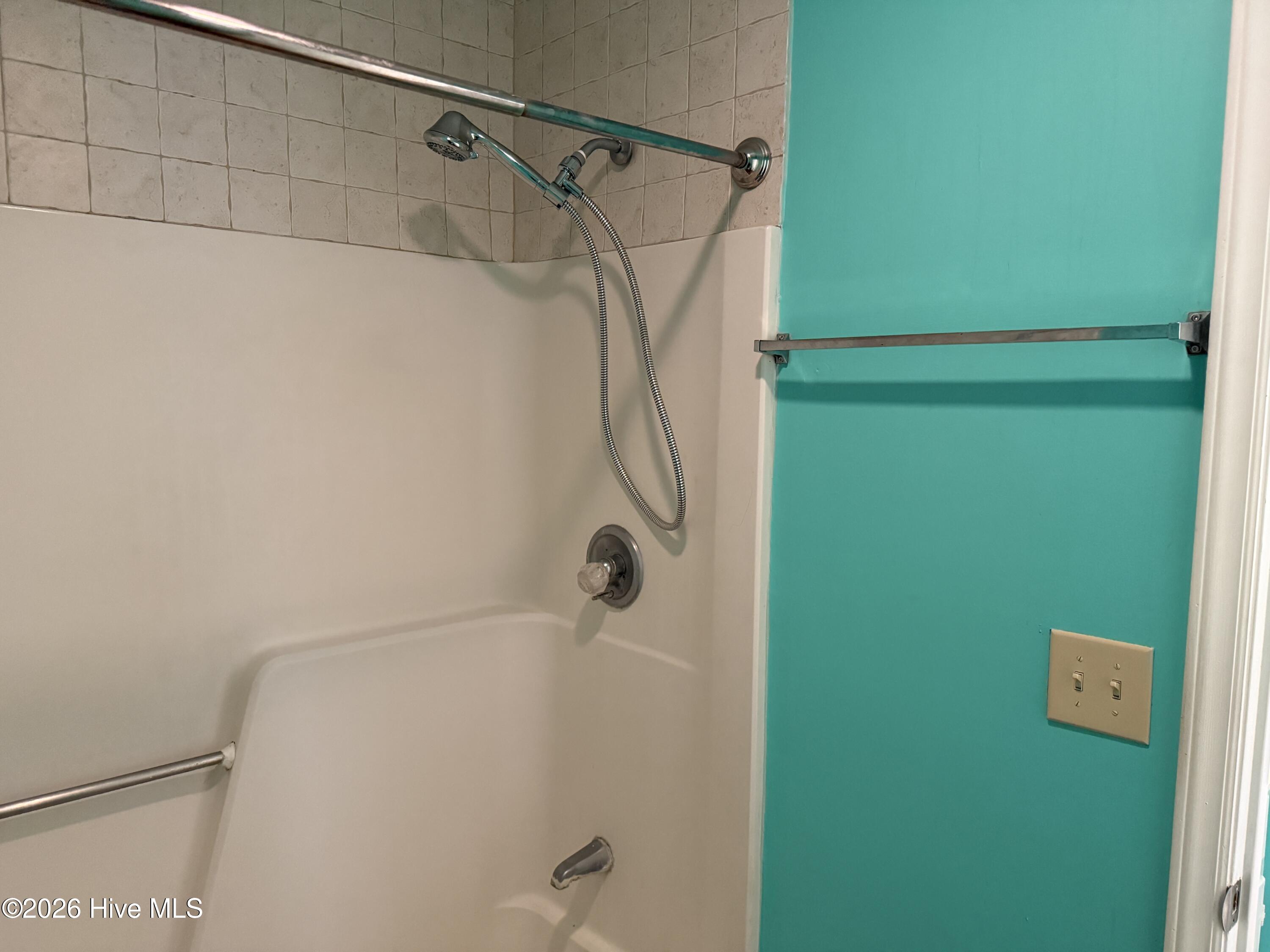 300 Lee Drive B Property Photo 13