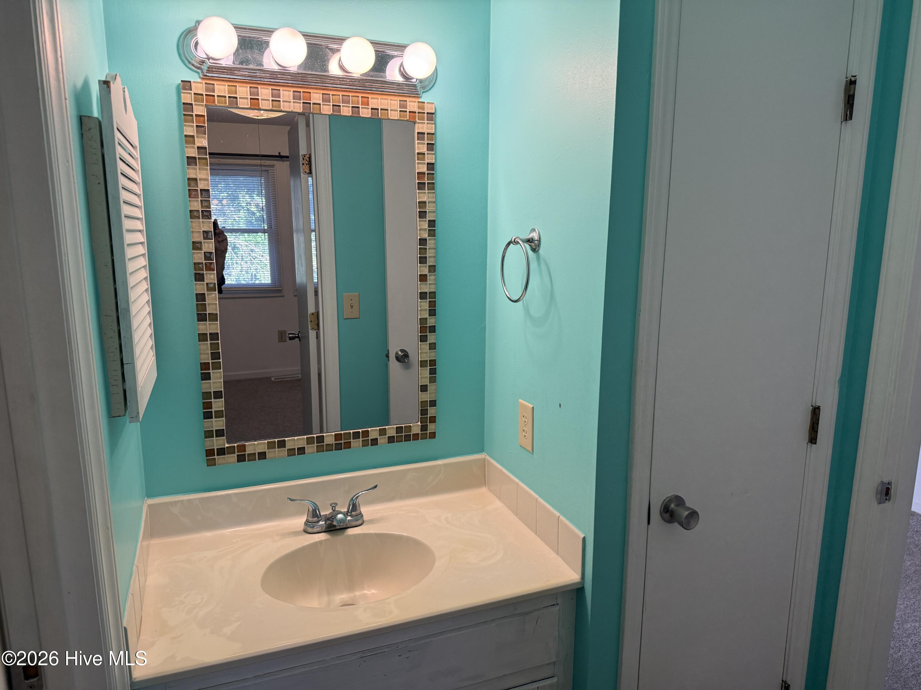 300 Lee Drive B Property Photo 14