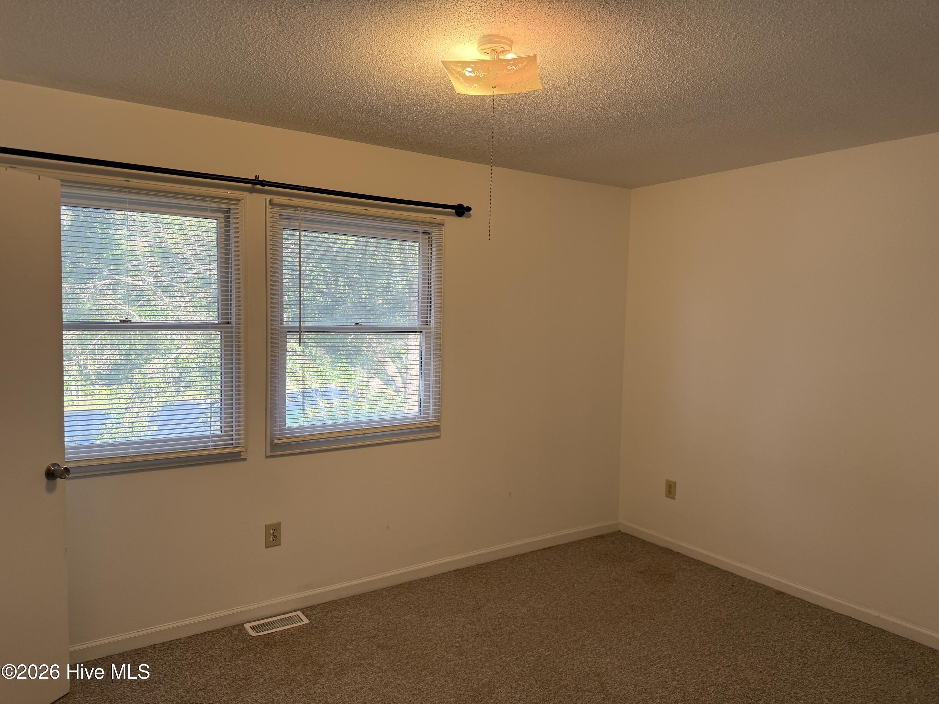 300 Lee Drive B Property Photo 15