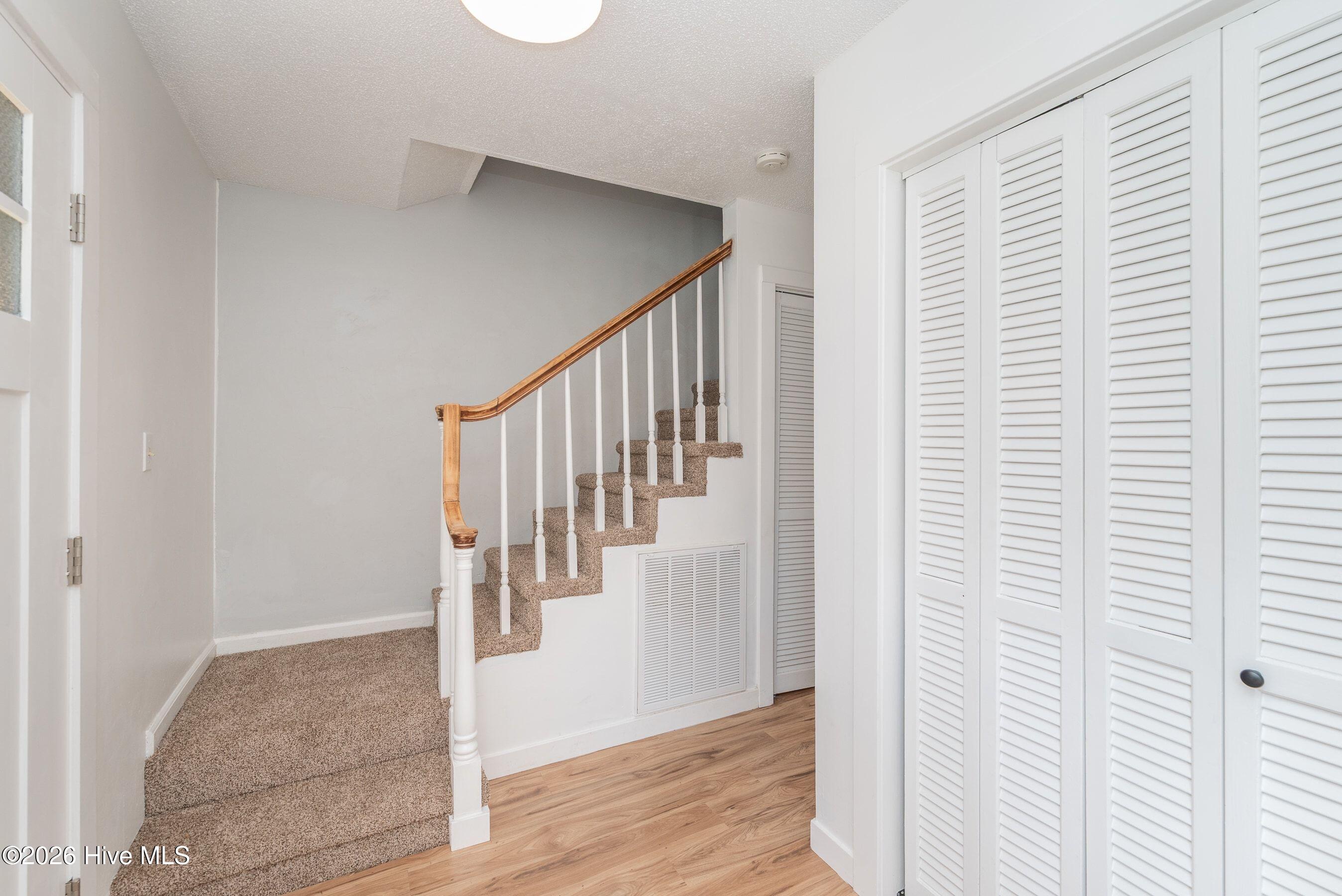 4327 Sun Valley Place Property Photo 2