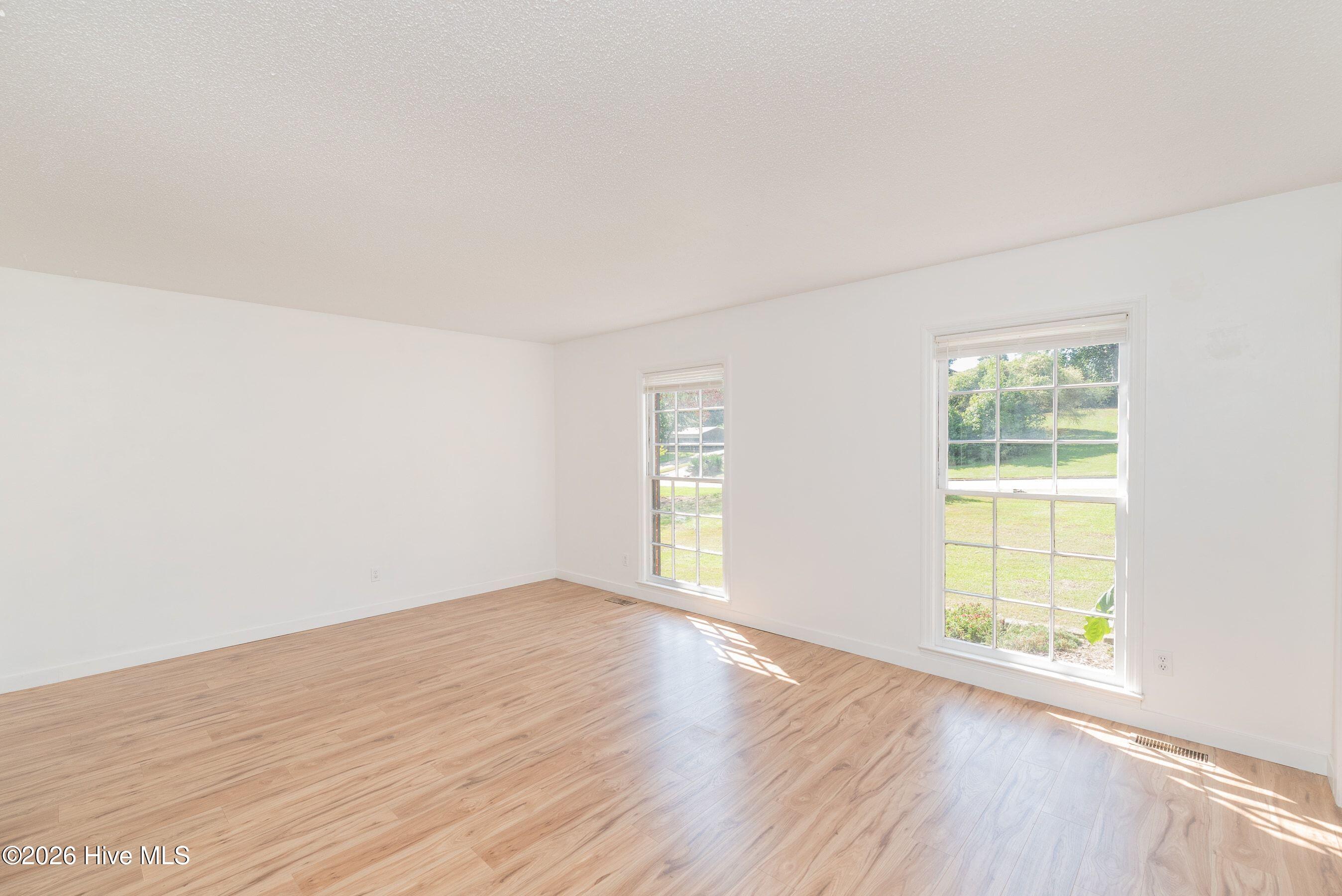 4327 Sun Valley Place Property Photo 3
