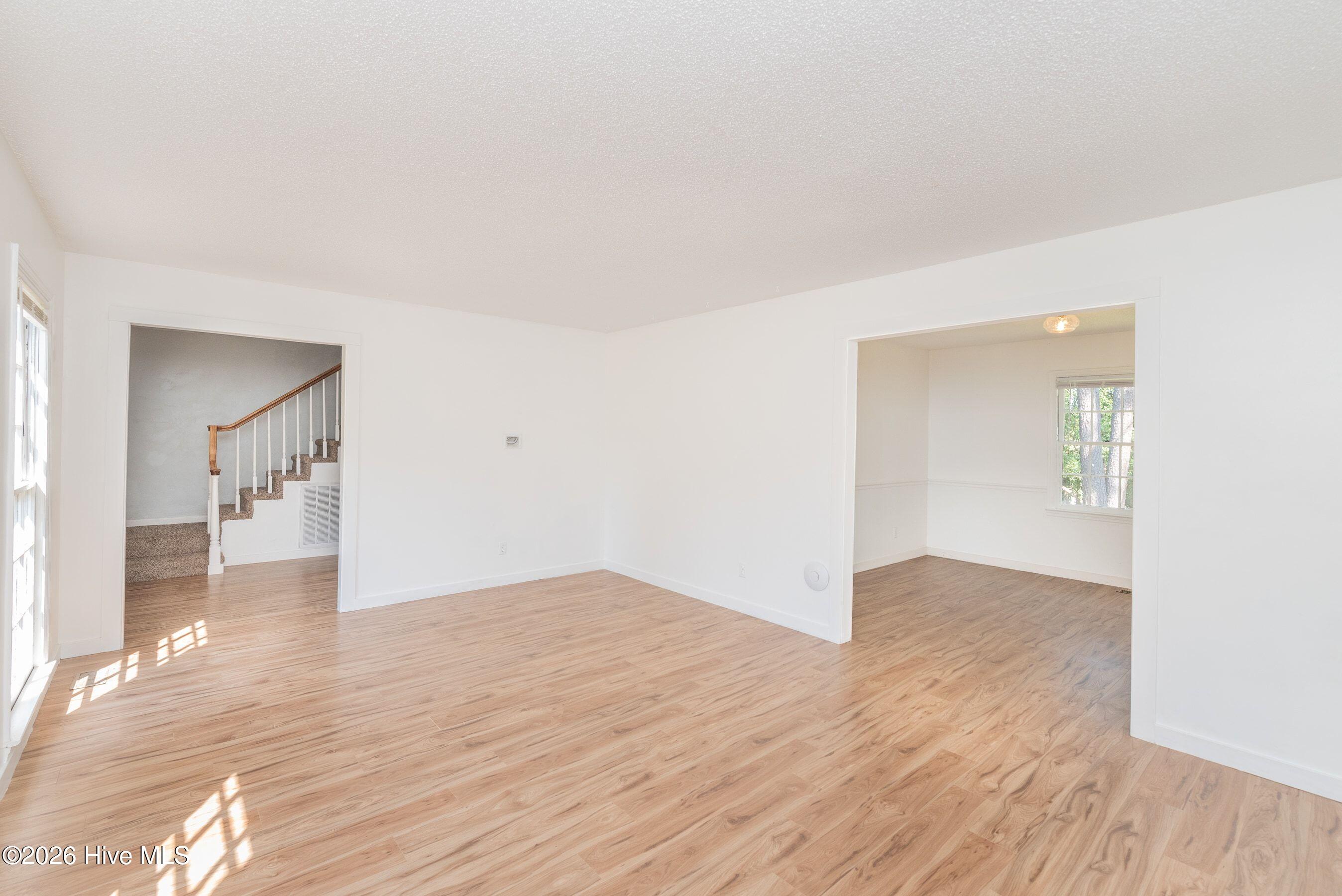 4327 Sun Valley Place Property Photo 4