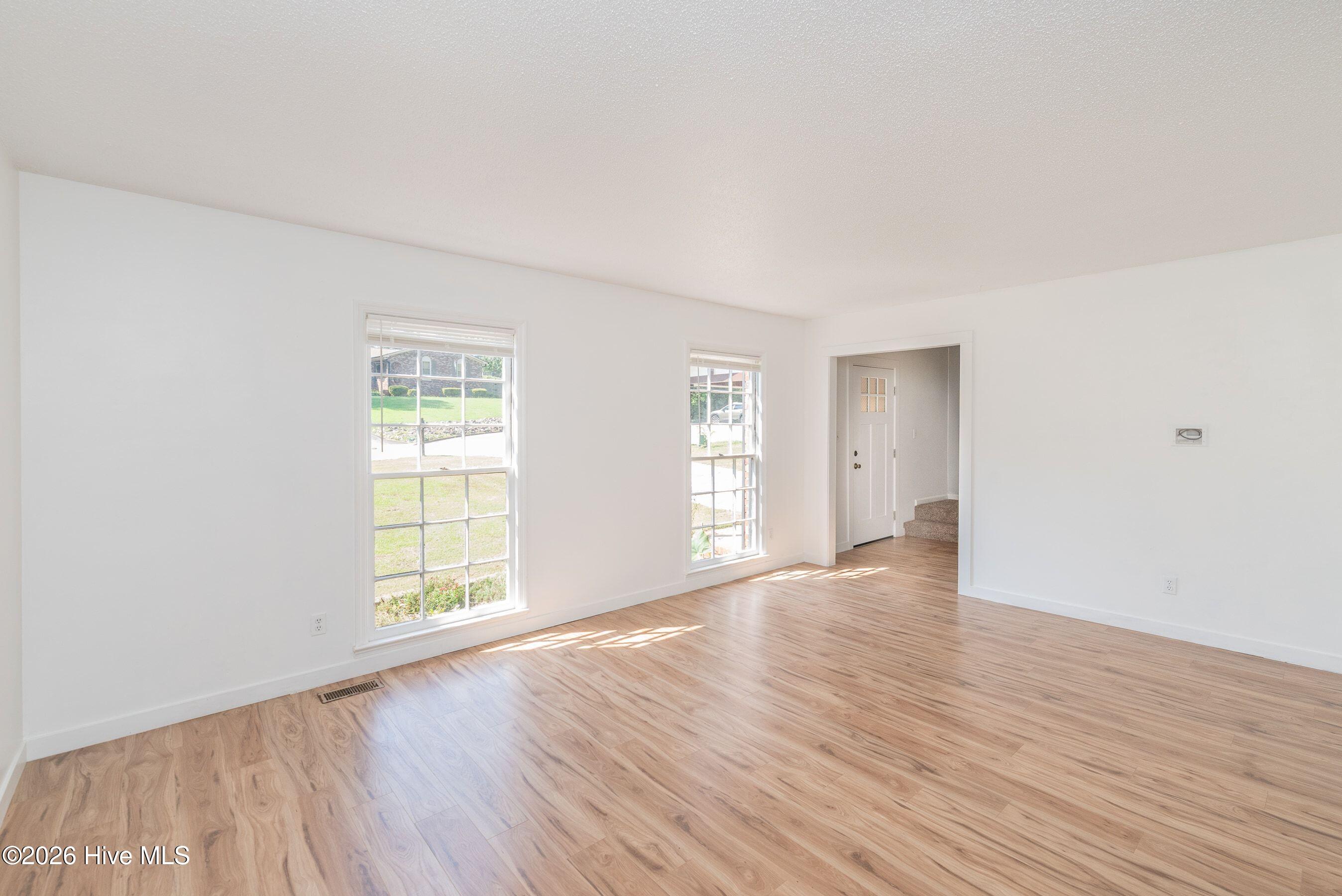 4327 Sun Valley Place Property Photo 5