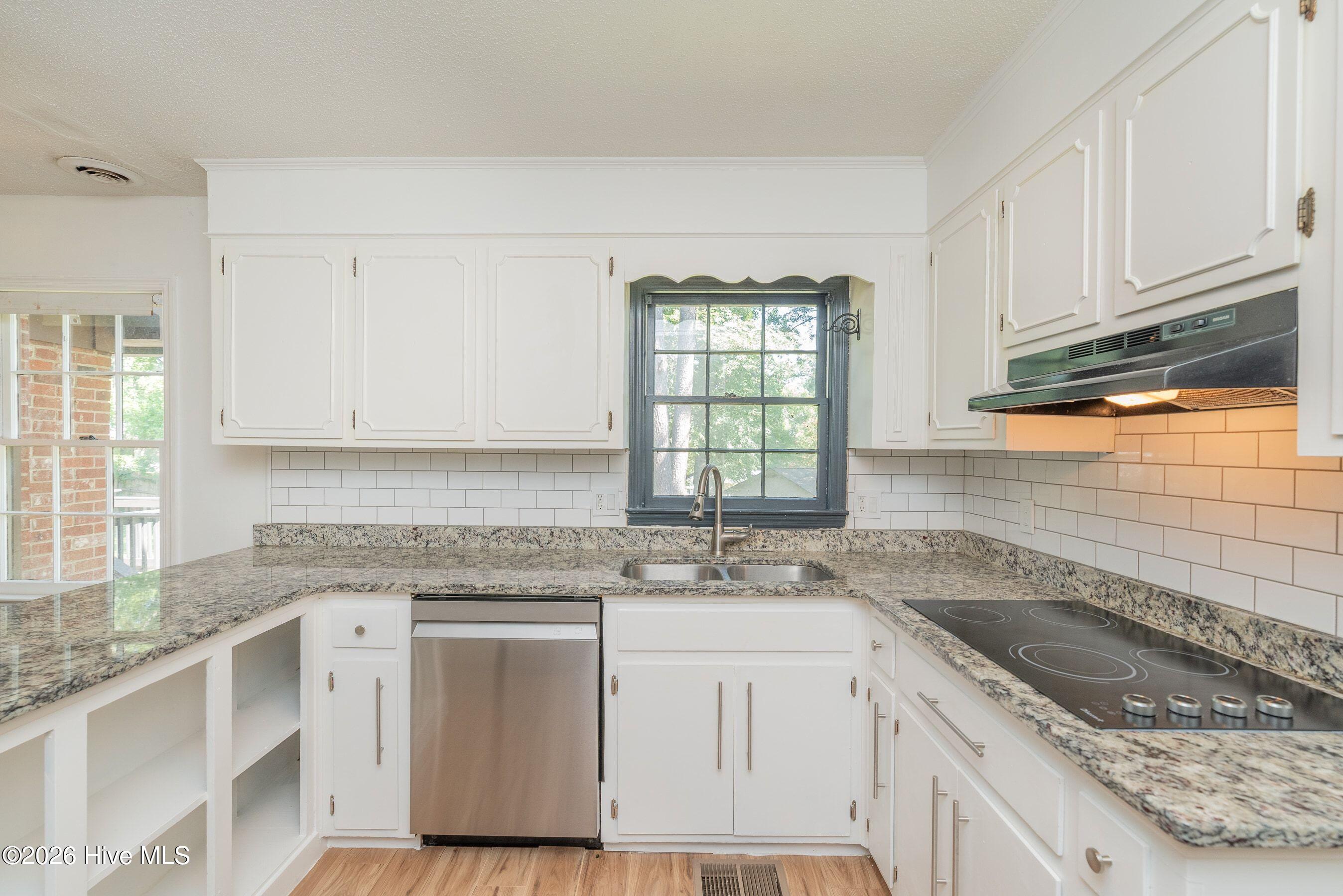 4327 Sun Valley Place Property Photo 9