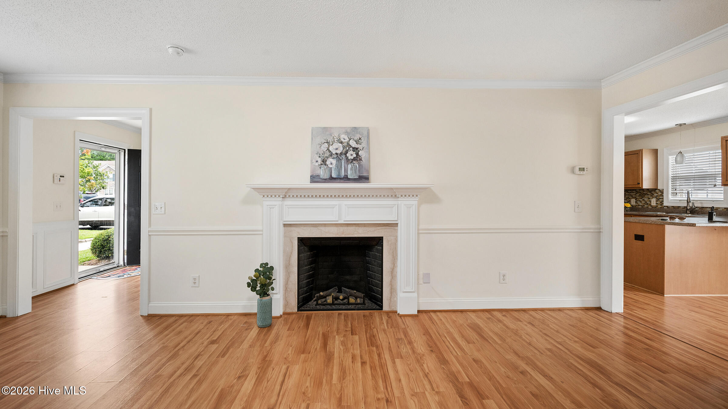 112 Chandler Drive E Property Photo 4