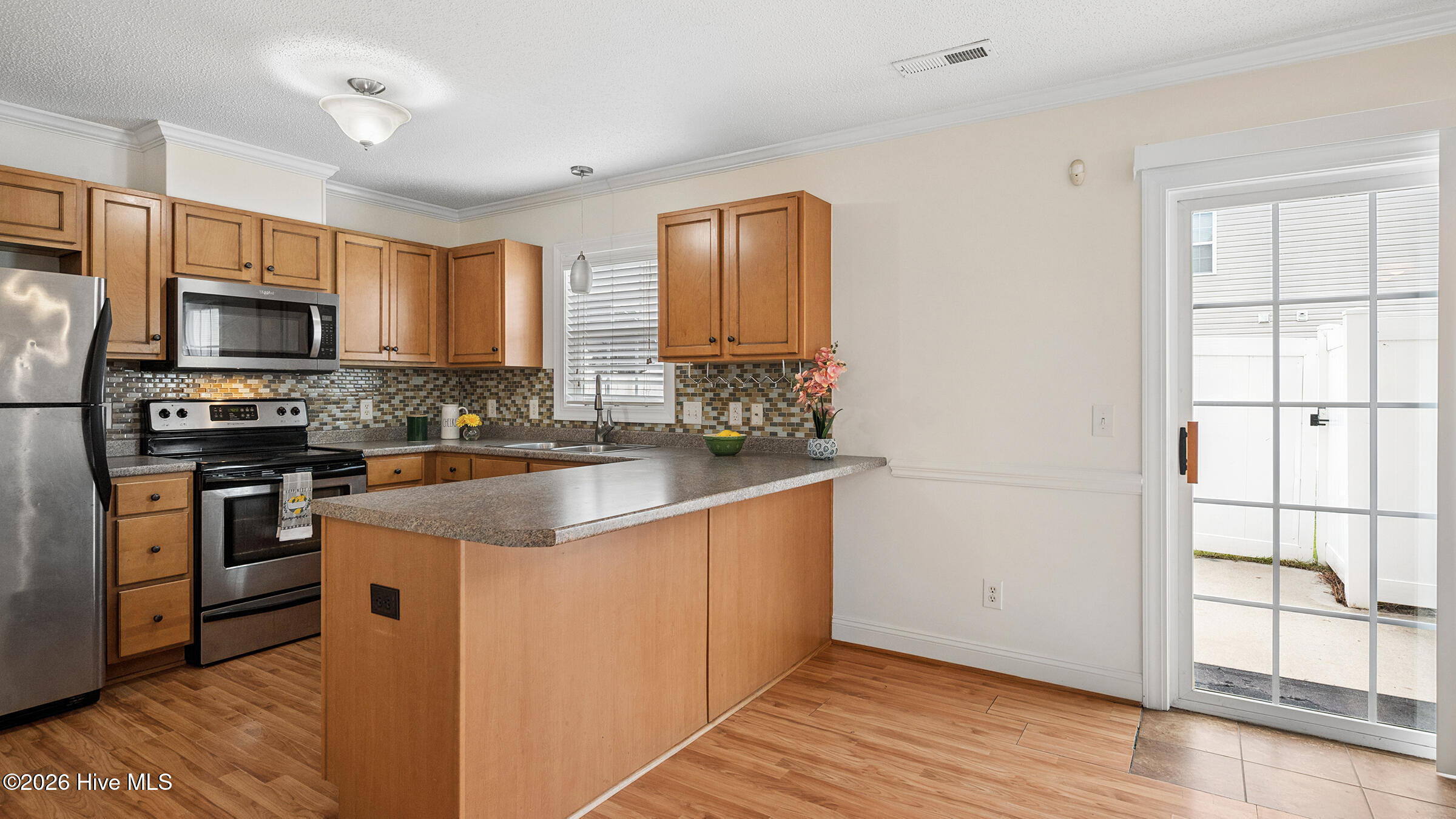 112 Chandler Drive E Property Photo 6