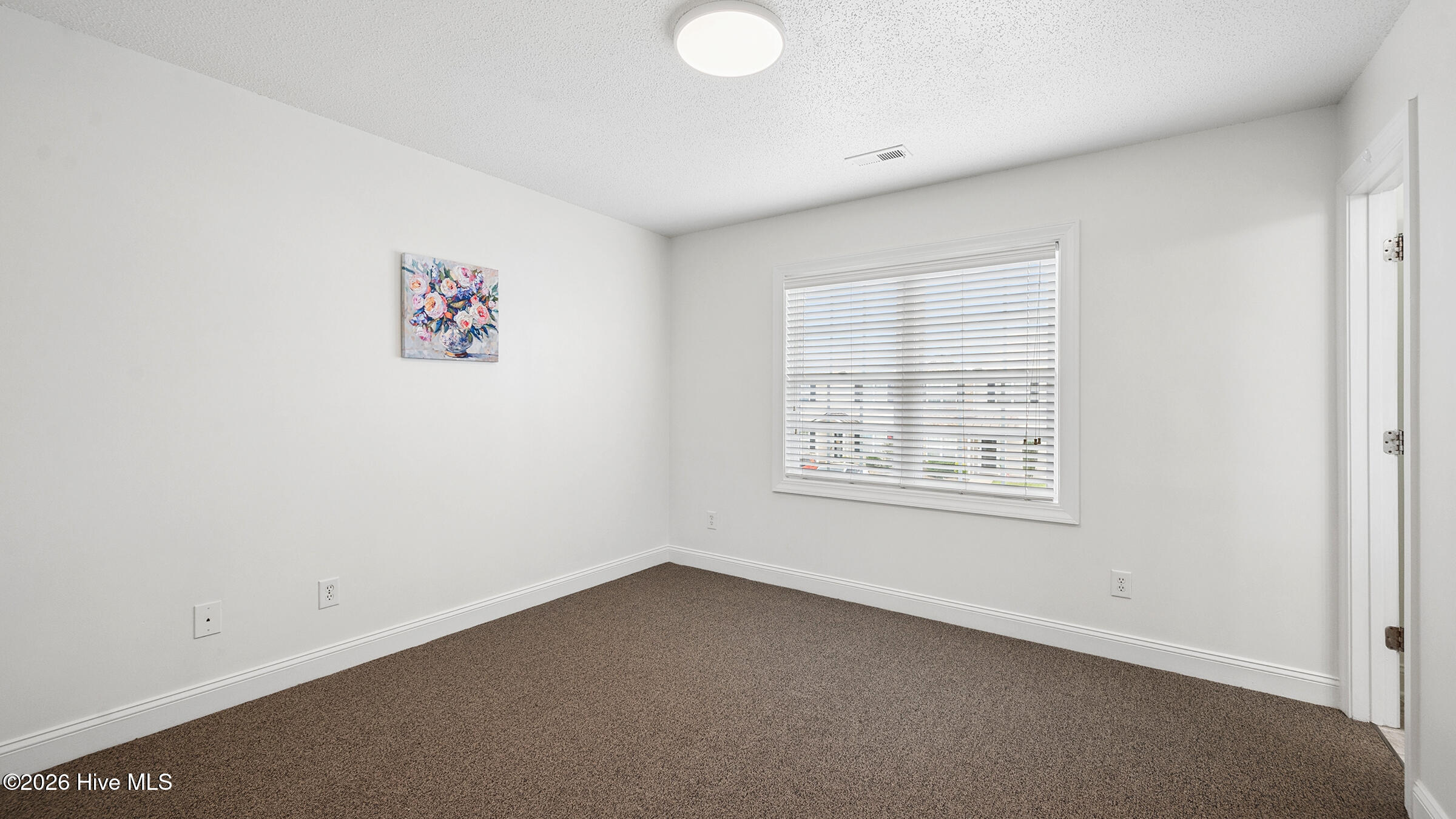 112 Chandler Drive E Property Photo 9