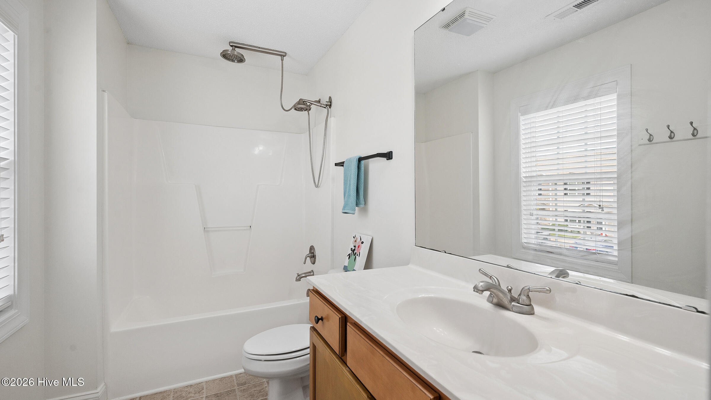 112 Chandler Drive E Property Photo 11
