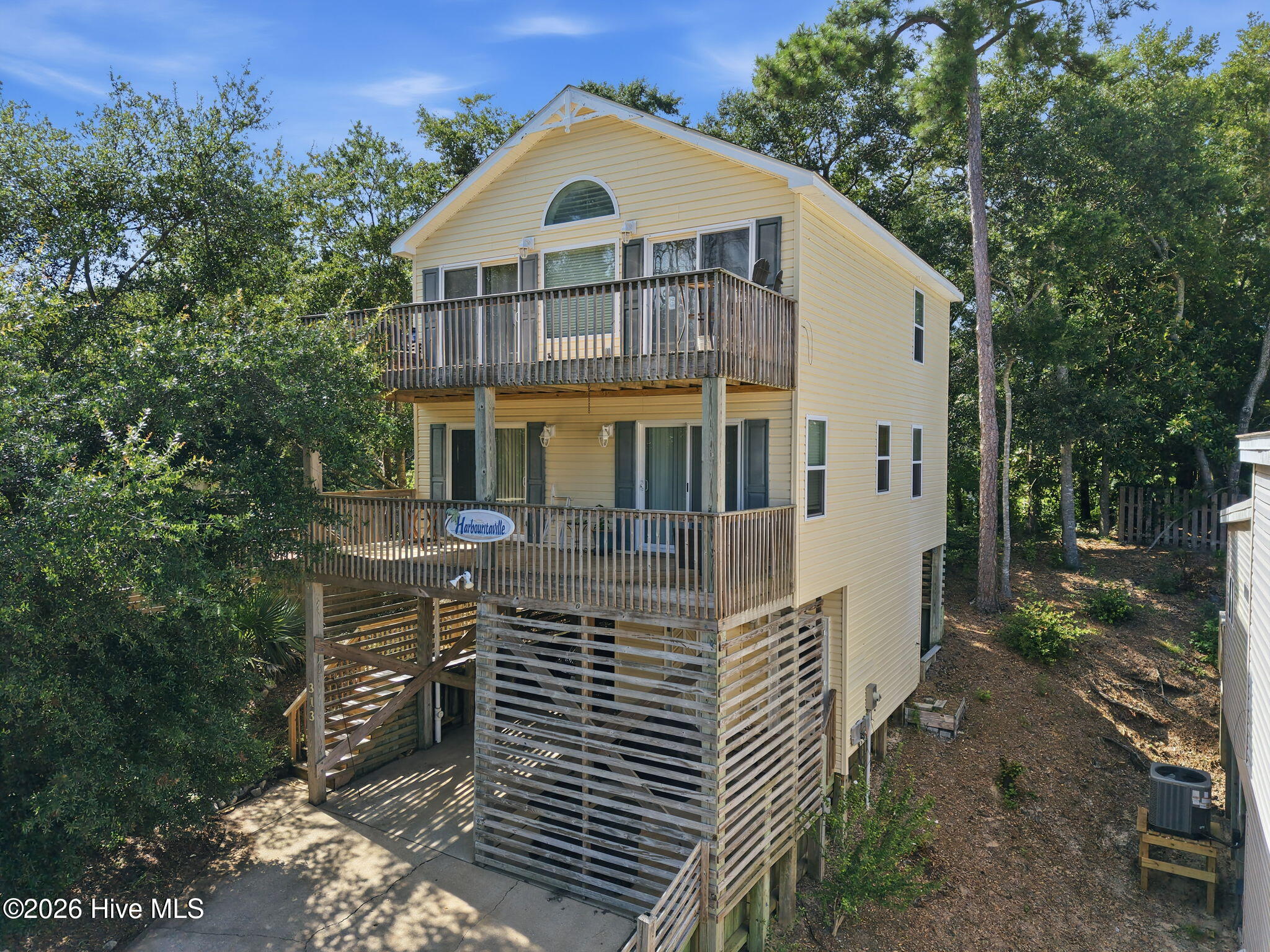 313 Sir Chandler Drive Property Photo 1