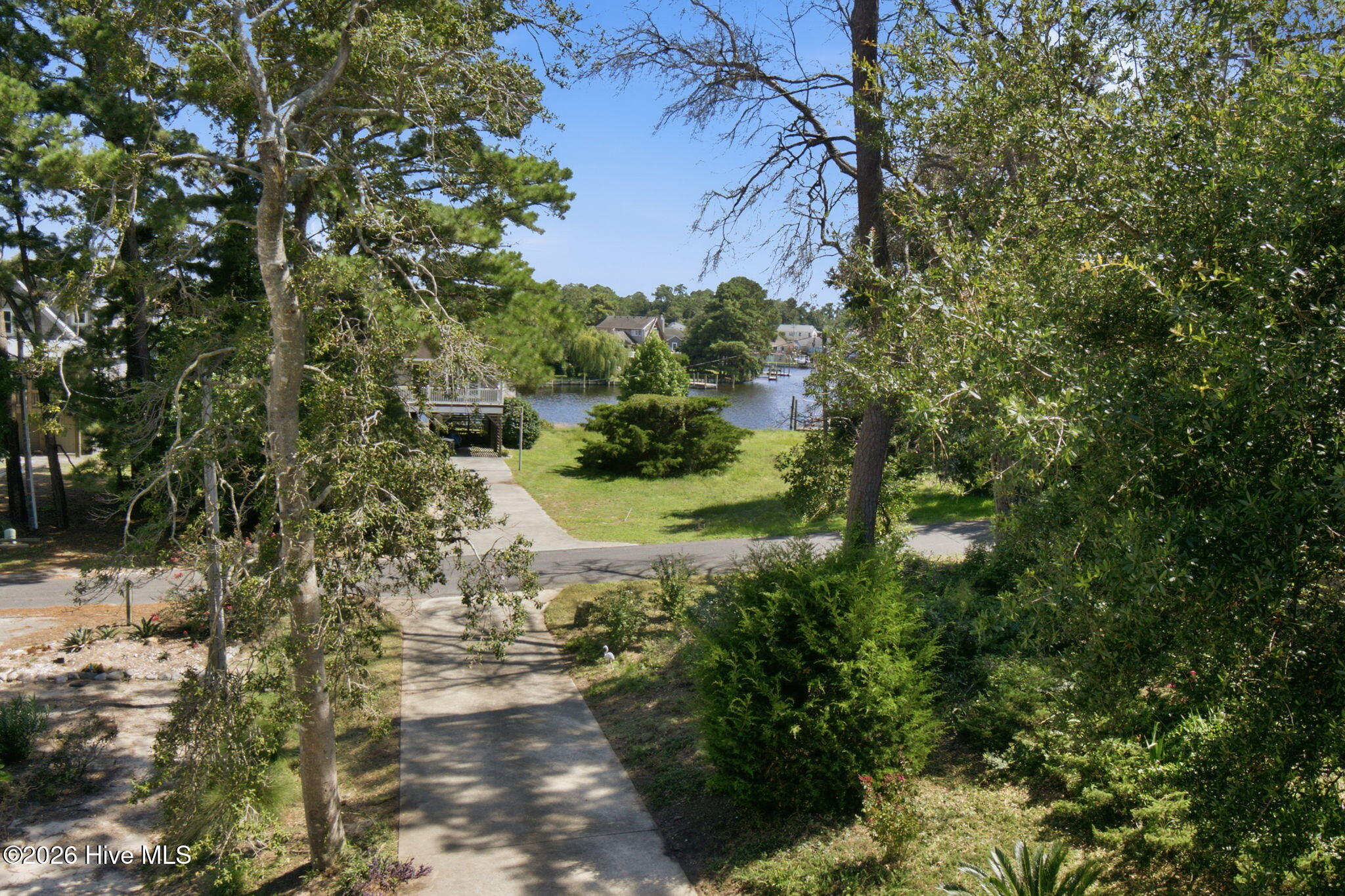 313 Sir Chandler Drive Property Photo 4