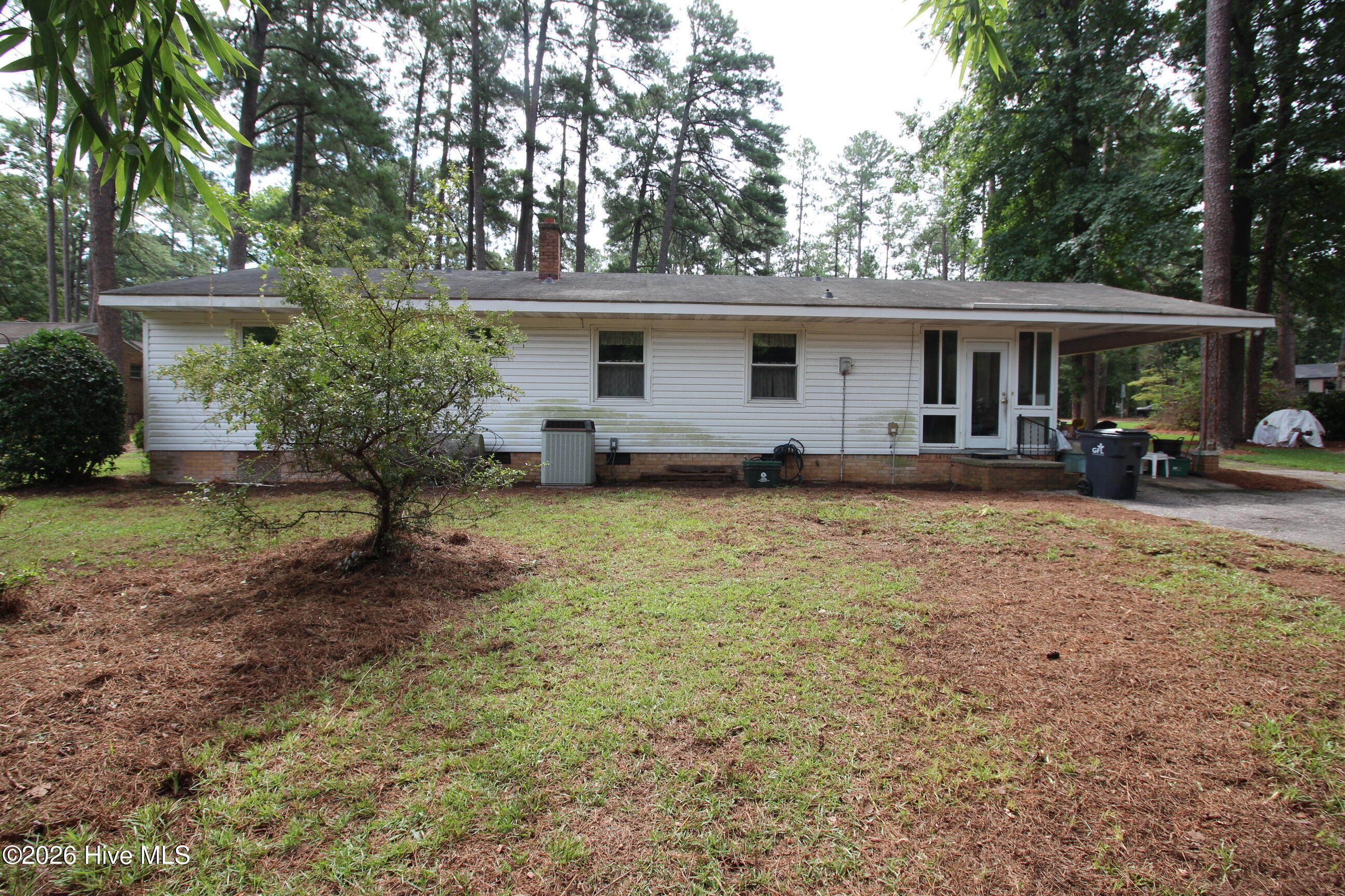 680 S May Street Property Photo 6