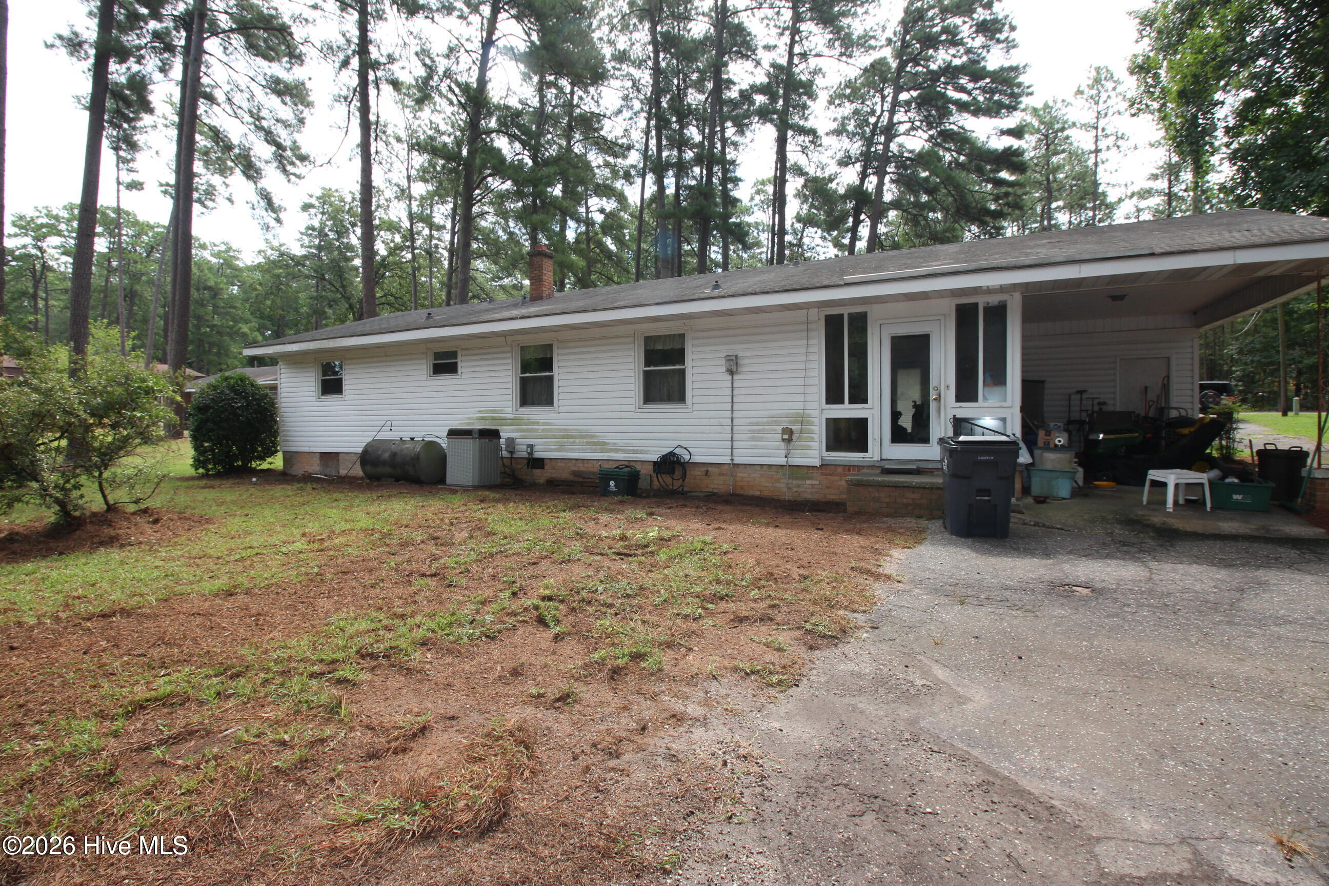 680 S May Street Property Photo 7
