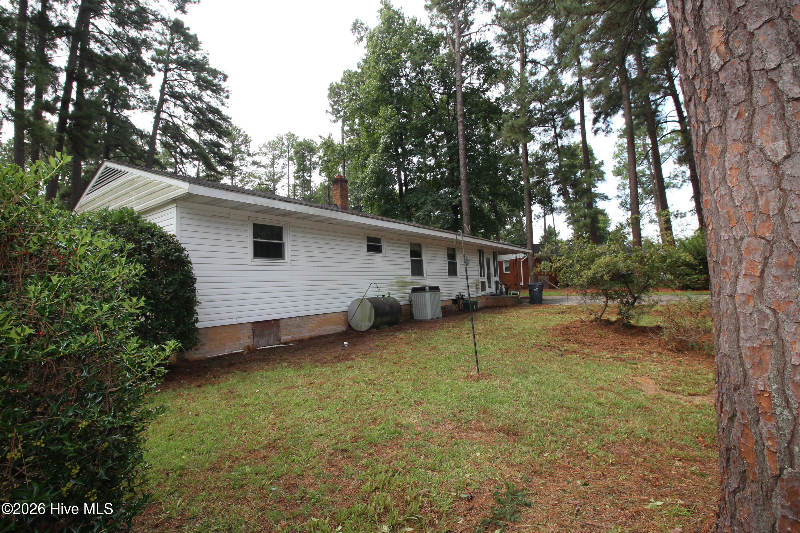 680 S May Street Property Photo 8