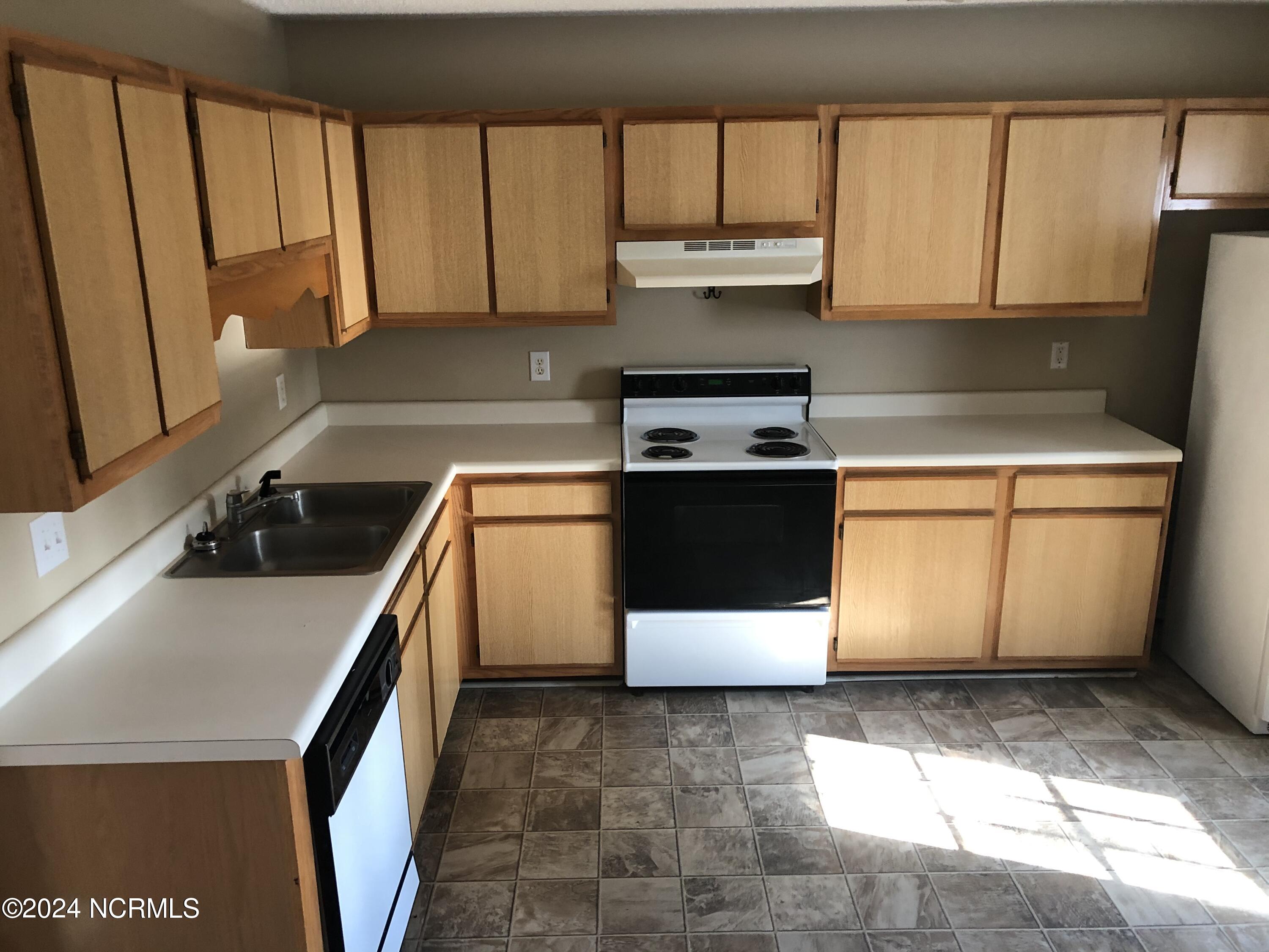 1112 Pueblo Drive Property Photo 3