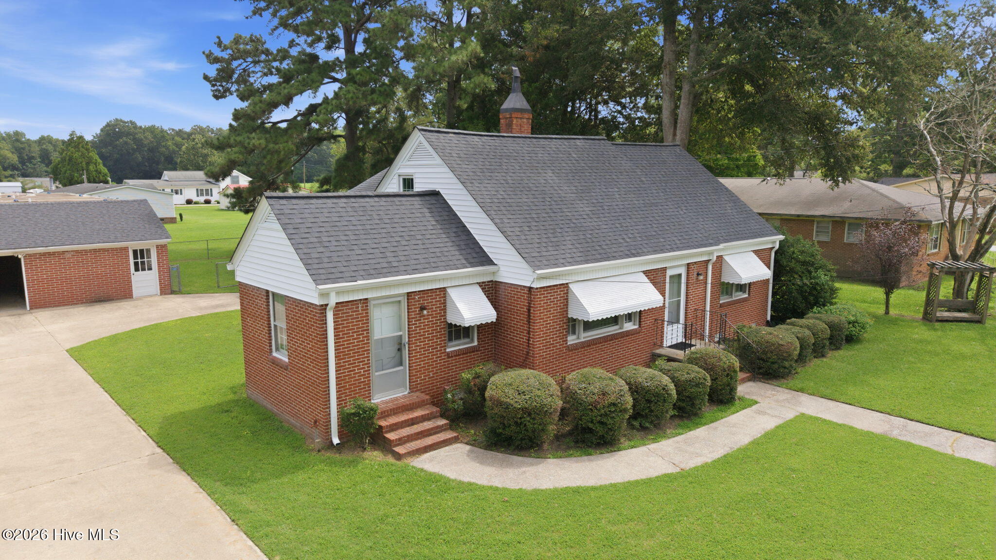 403 N Front Street Property Photo 5
