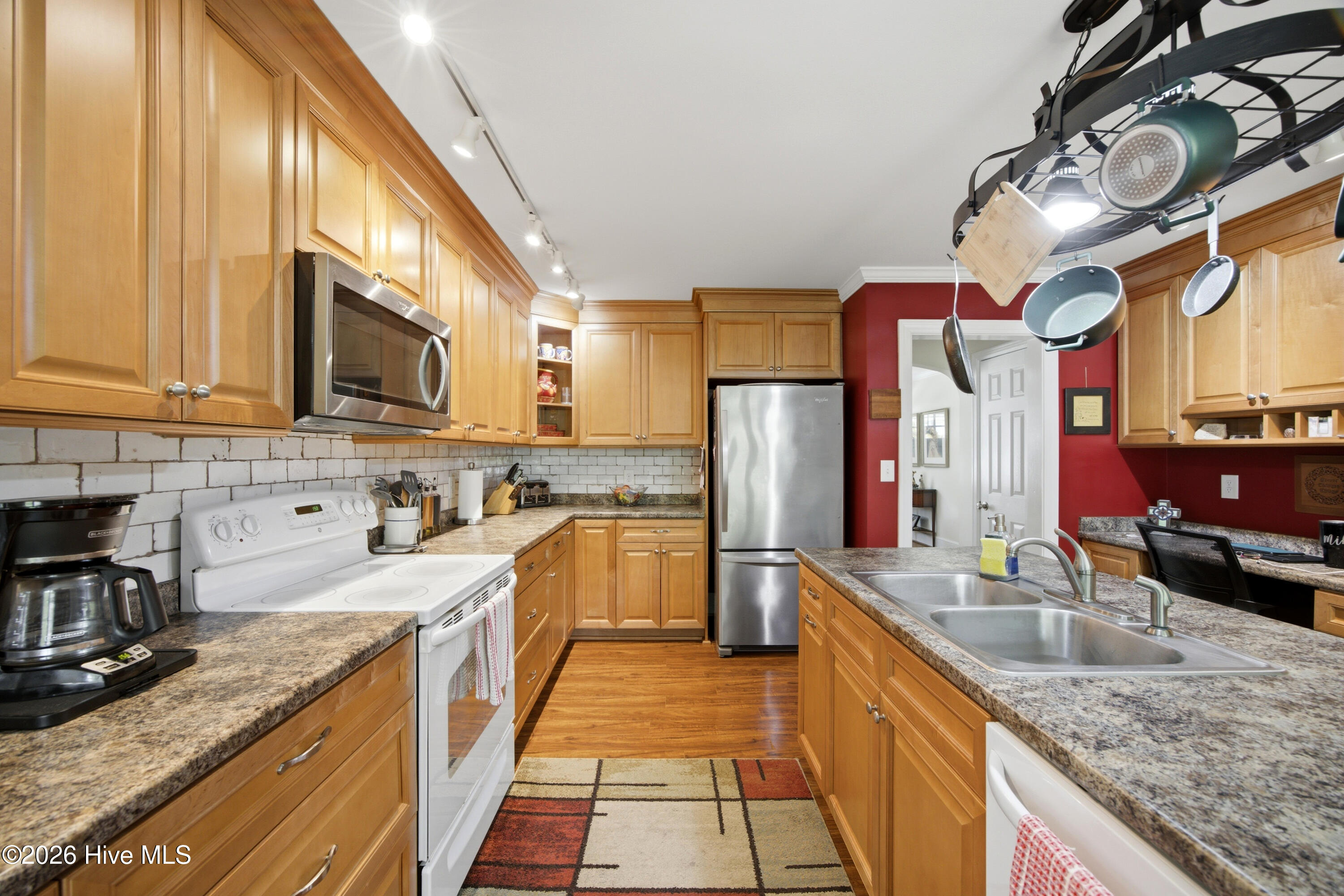 1301 N Poplar Street Property Photo 4